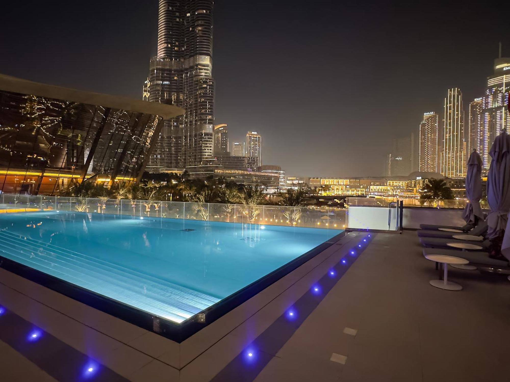 Signature Series 1 Bedroom I Free Parking, Gym, Pool I Playstation 5 I By Skyline Serenity