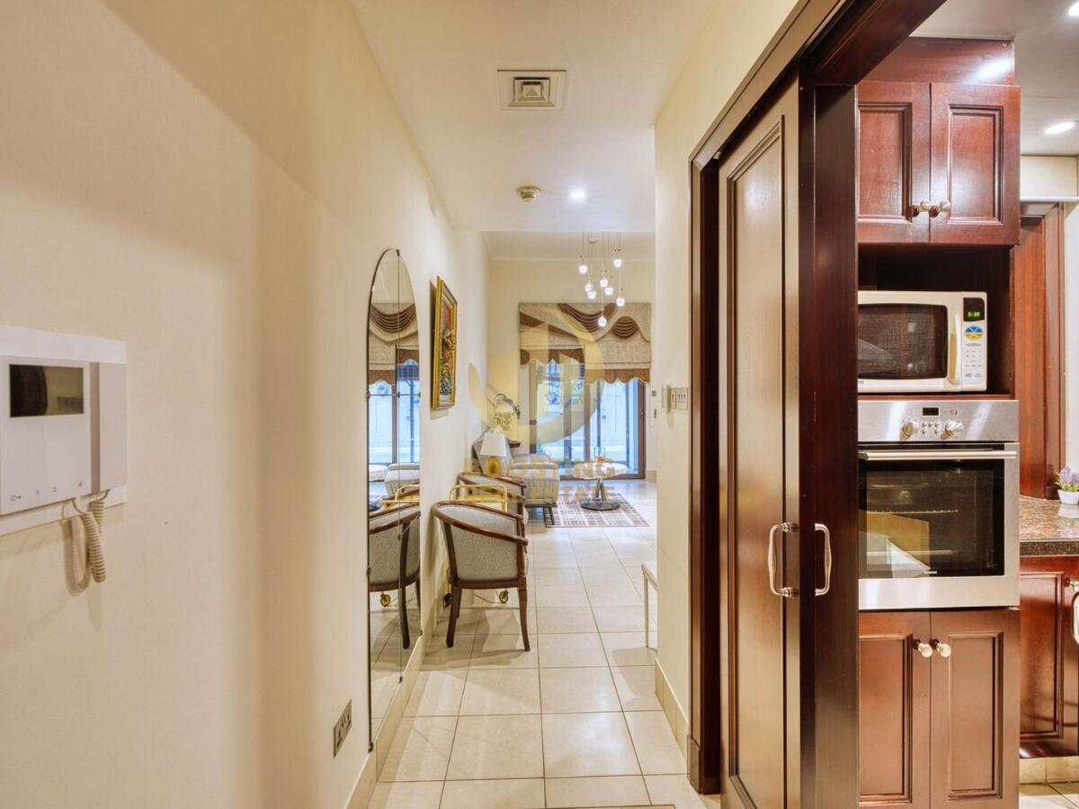 Luxury 1 Bedroom Downtown Appartement *