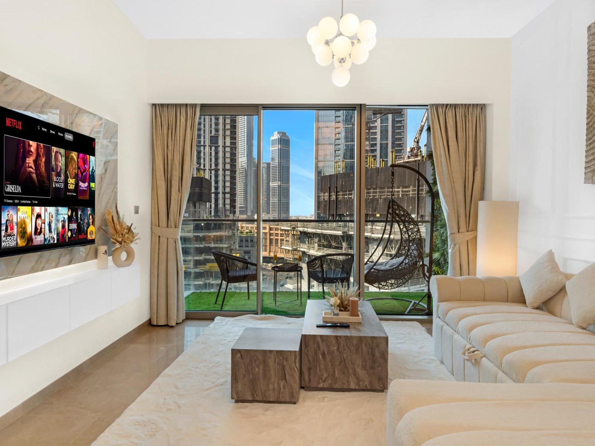 Signature Series 1 Bedroom I Free Parking, Gym, Pool I Playstation 5 I By Skyline Serenity *