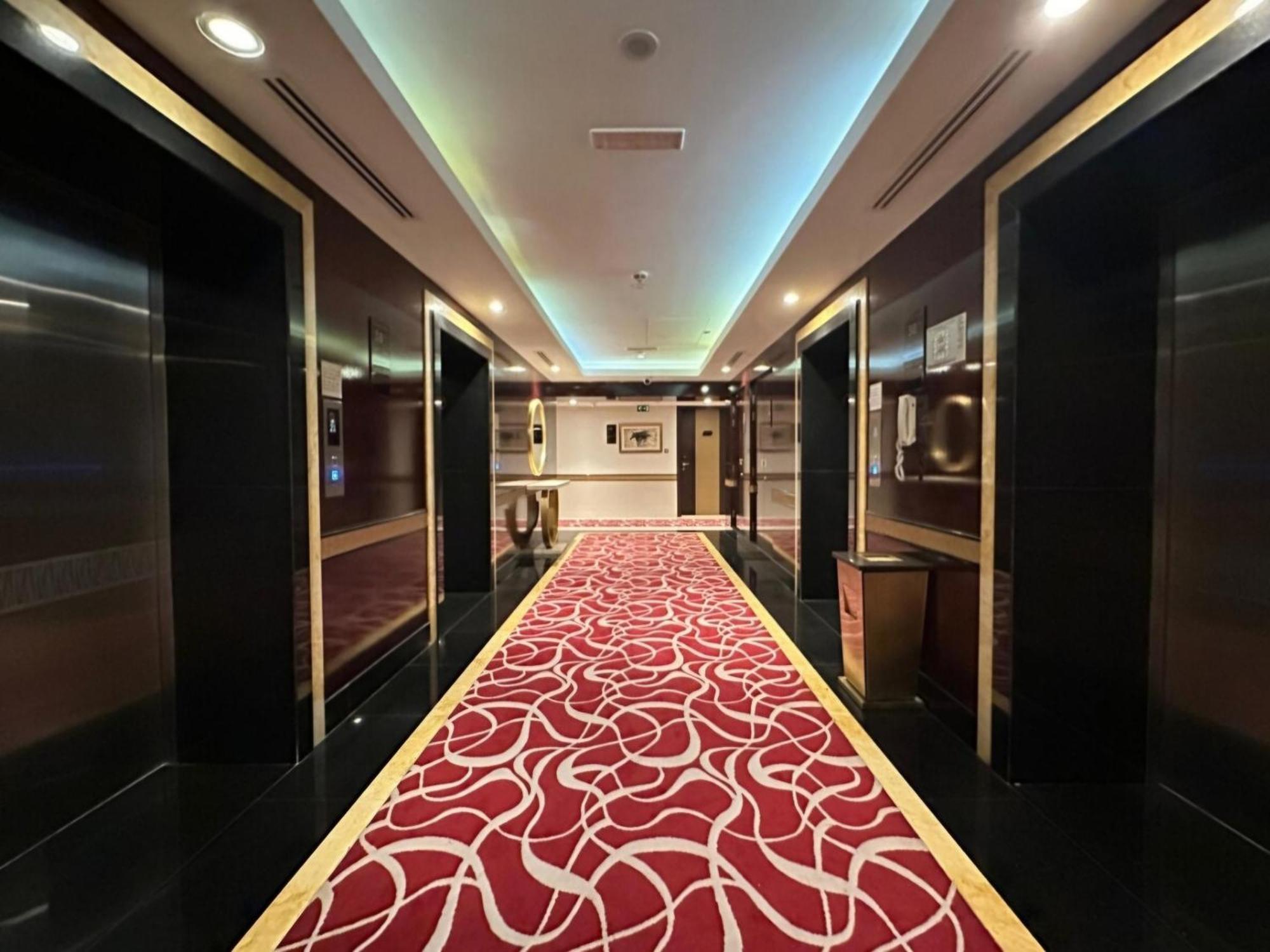 Apartemen Superb 1 Bedroom Next To Burj Khalifa And Mall