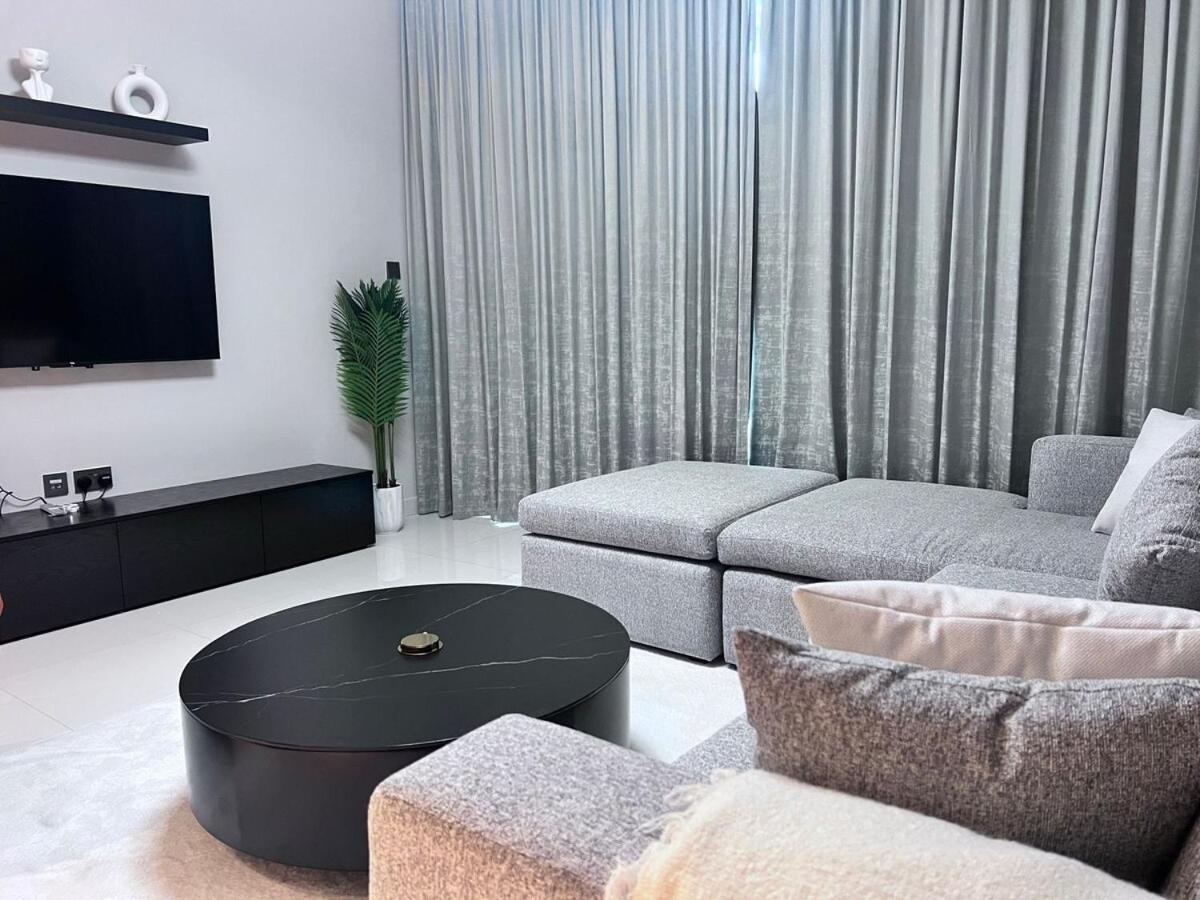 A Luxurious 2 Bedroom Emaar Beachfront In Palm Jumeirah Appartement *