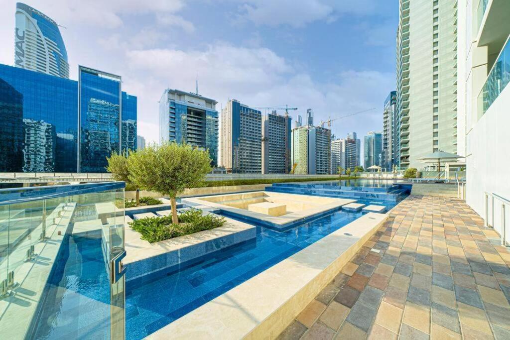 Stylish 2 Bedroom In Business Bay Apartment *