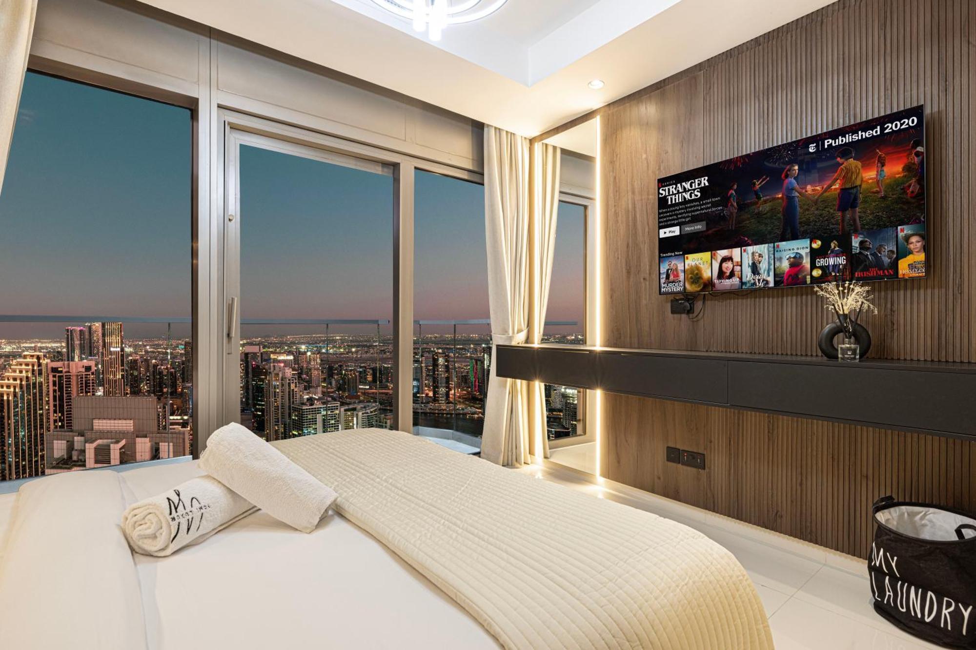 Panoramic Burj Khalifa And Sea View, Infinity Pool, Luxury 2br Apartment *