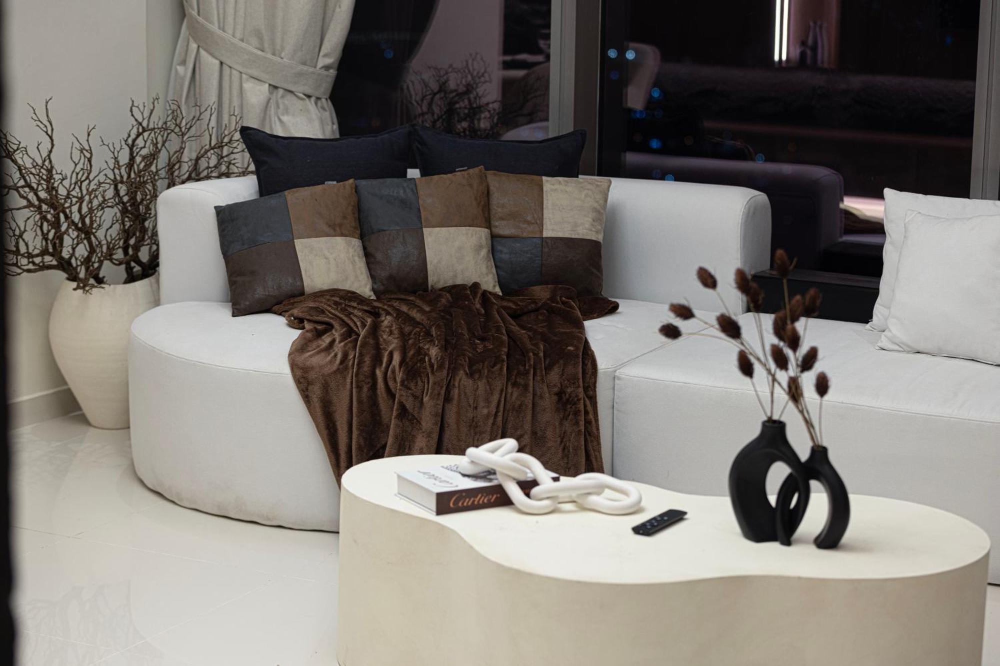 Apartment Panoramic Burj Khalifa And Sea View, Infinity Pool, Luxury 2br *