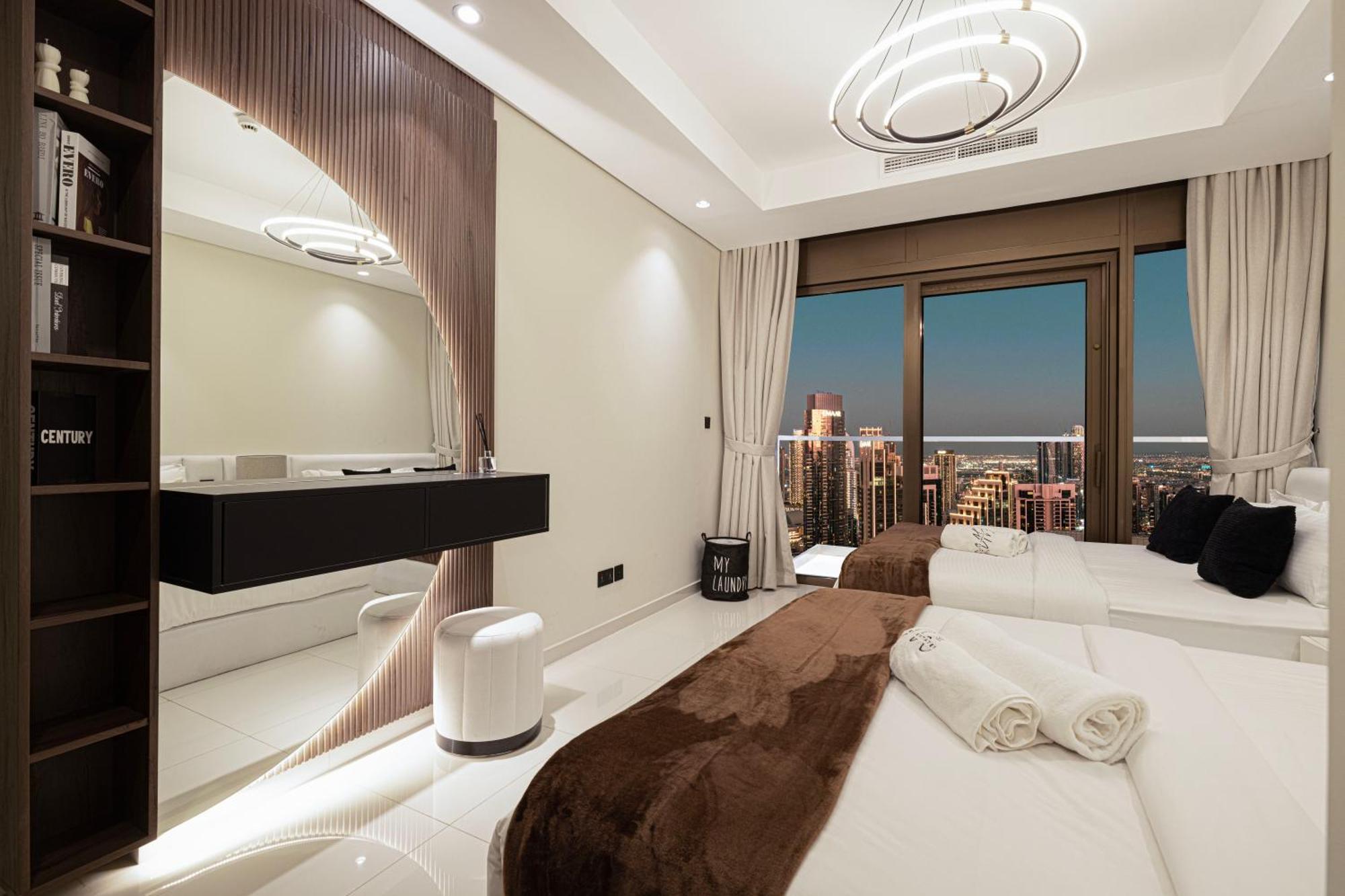 Panoramic Burj Khalifa And Sea View, Infinity Pool, Luxury 2br Apartment *