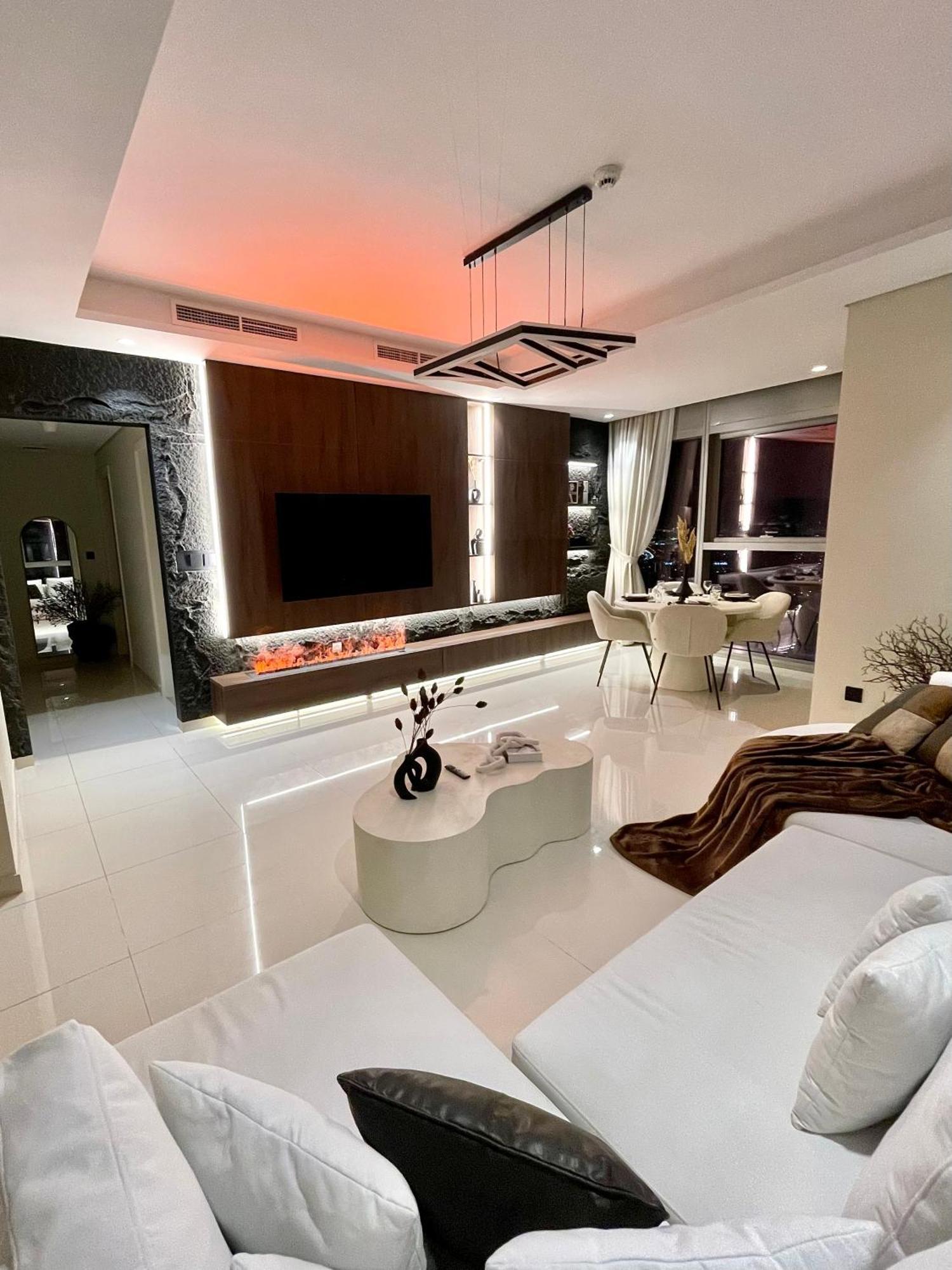 Apartment Panoramic Burj Khalifa And Sea View, Infinity Pool, Luxury 2br
