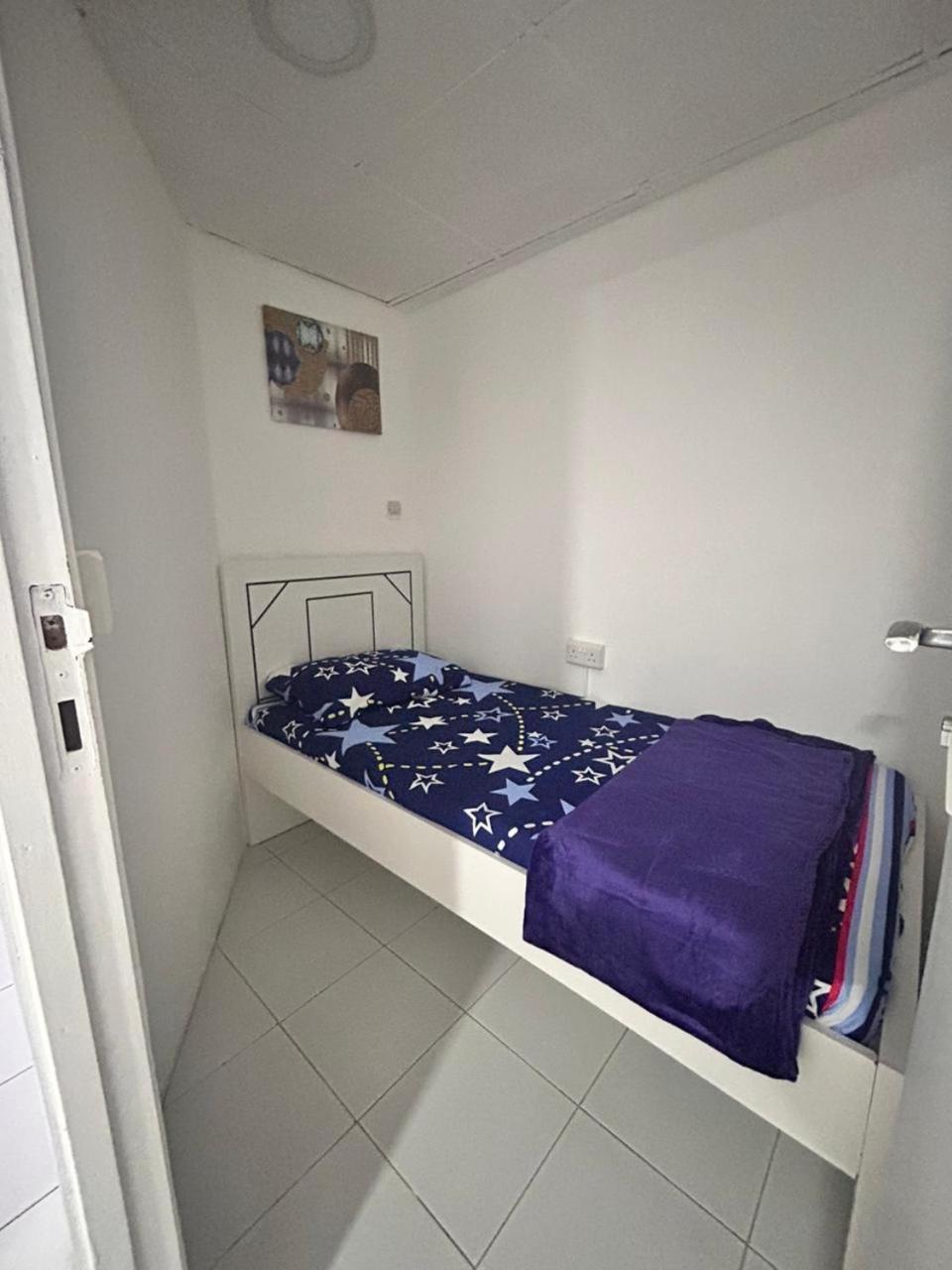 Séjour chez l'habitant Decent Unisex Private In Rolla Street Bur *