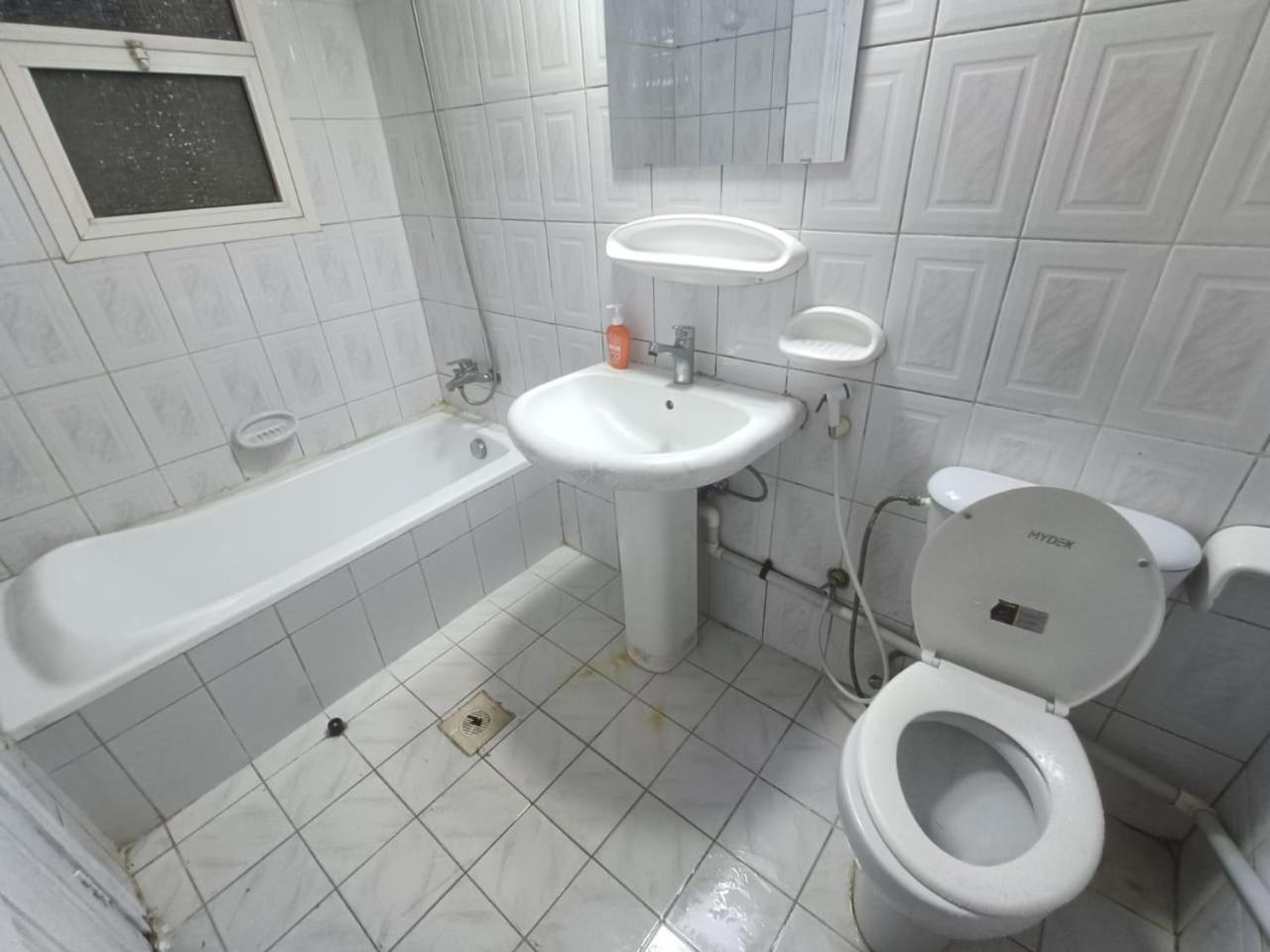 Decent Unisex Private In Rolla Street Bur *