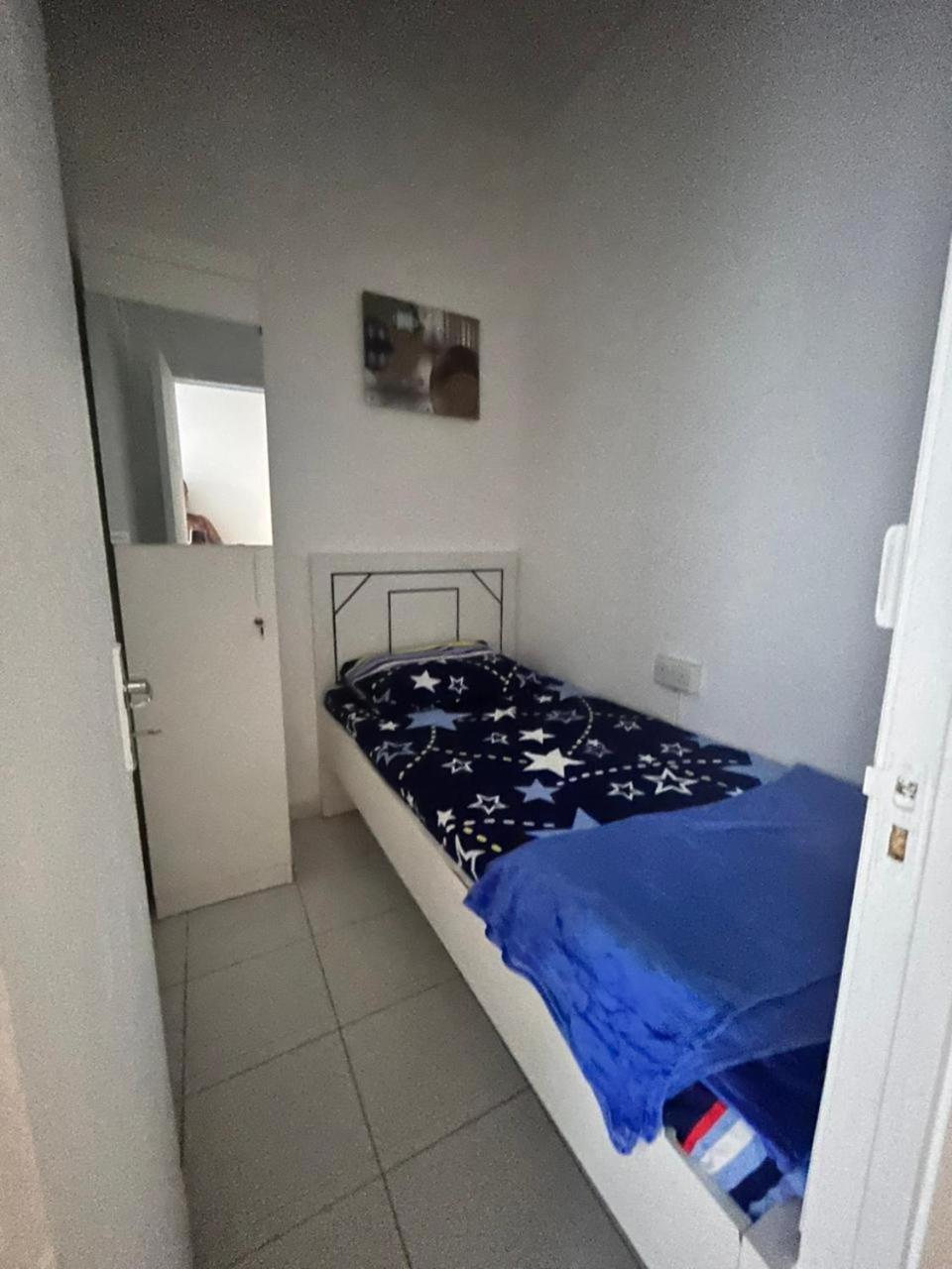 Decent Unisex Private In Rolla Street Bur Séjour chez l'habitant