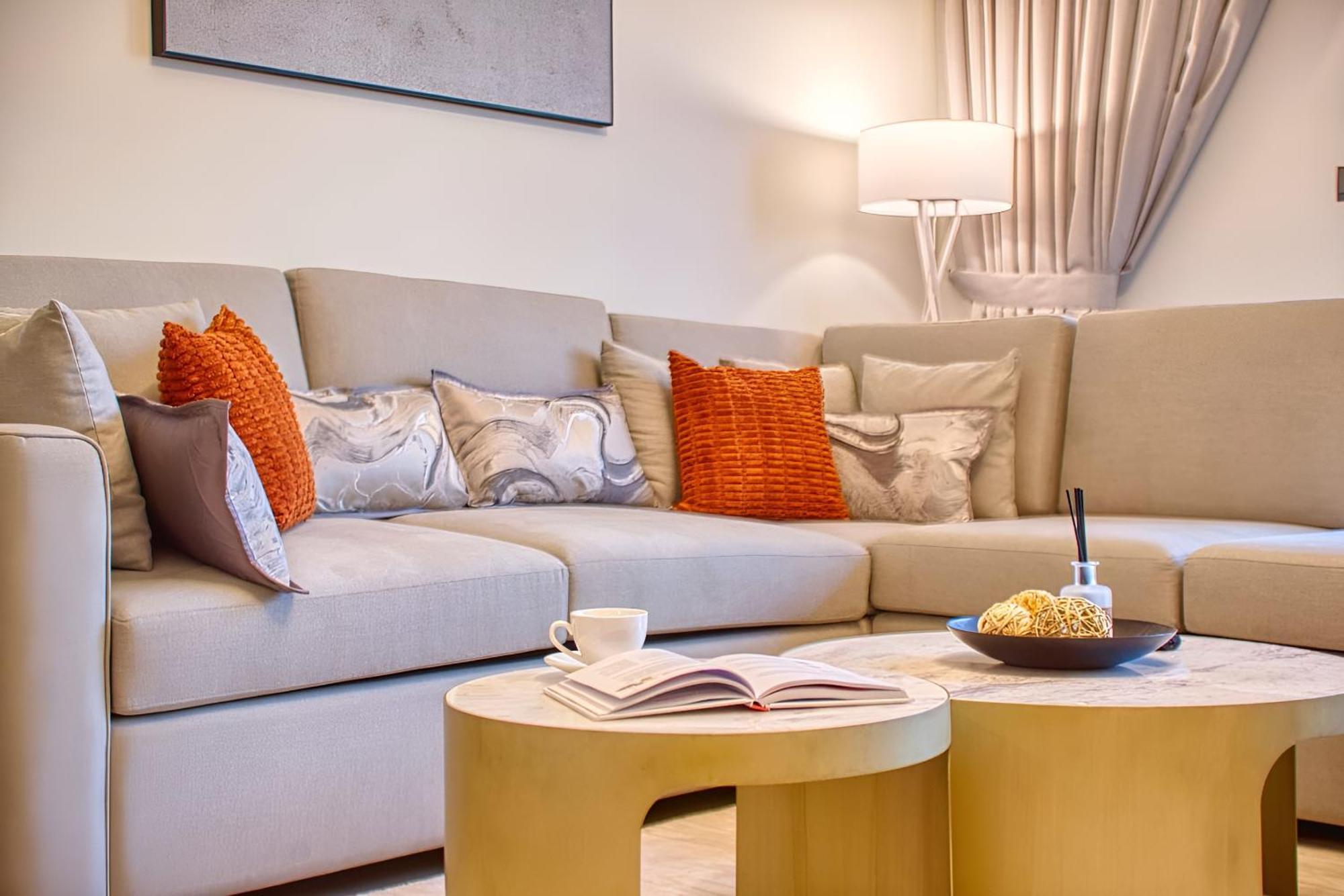 Expansive 7-bed Overlooking Burj & Fountains * Dubaï