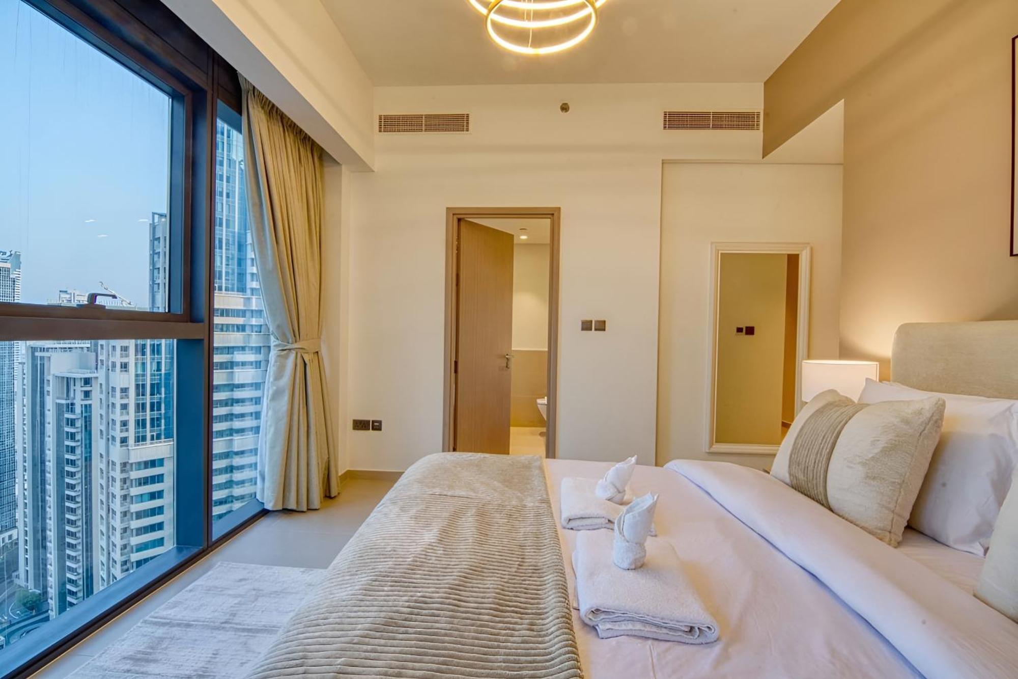 Expansive 7-bed Overlooking Burj & Fountains Appartement