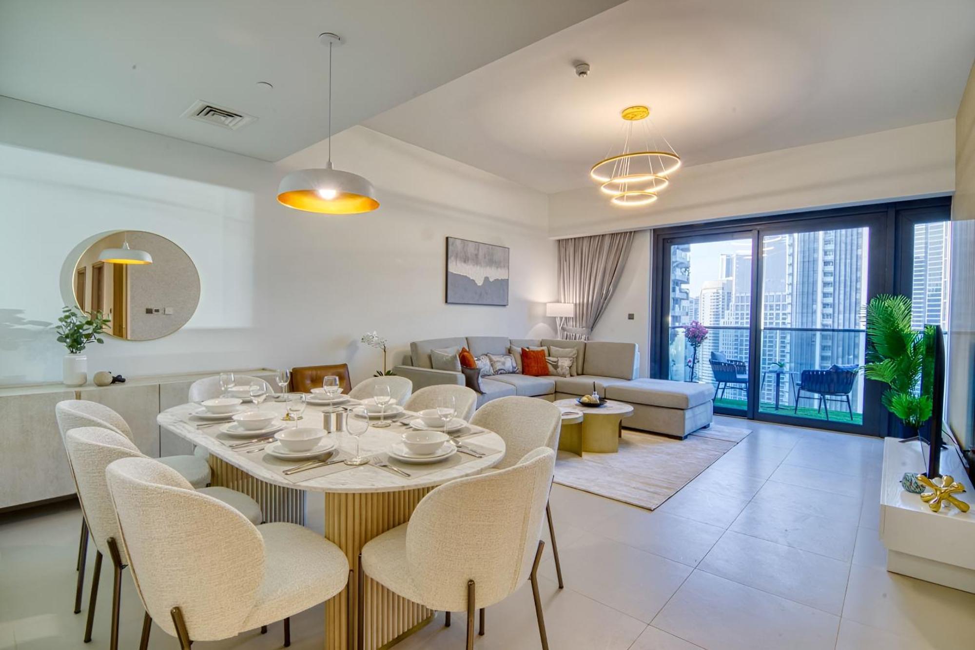 Expansive 7-bed Overlooking Burj & Fountains Dubaï