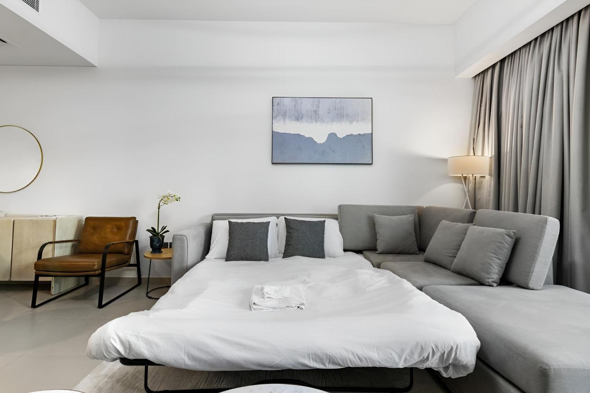 Expansive 7-bed Overlooking Burj & Fountains Dubaï