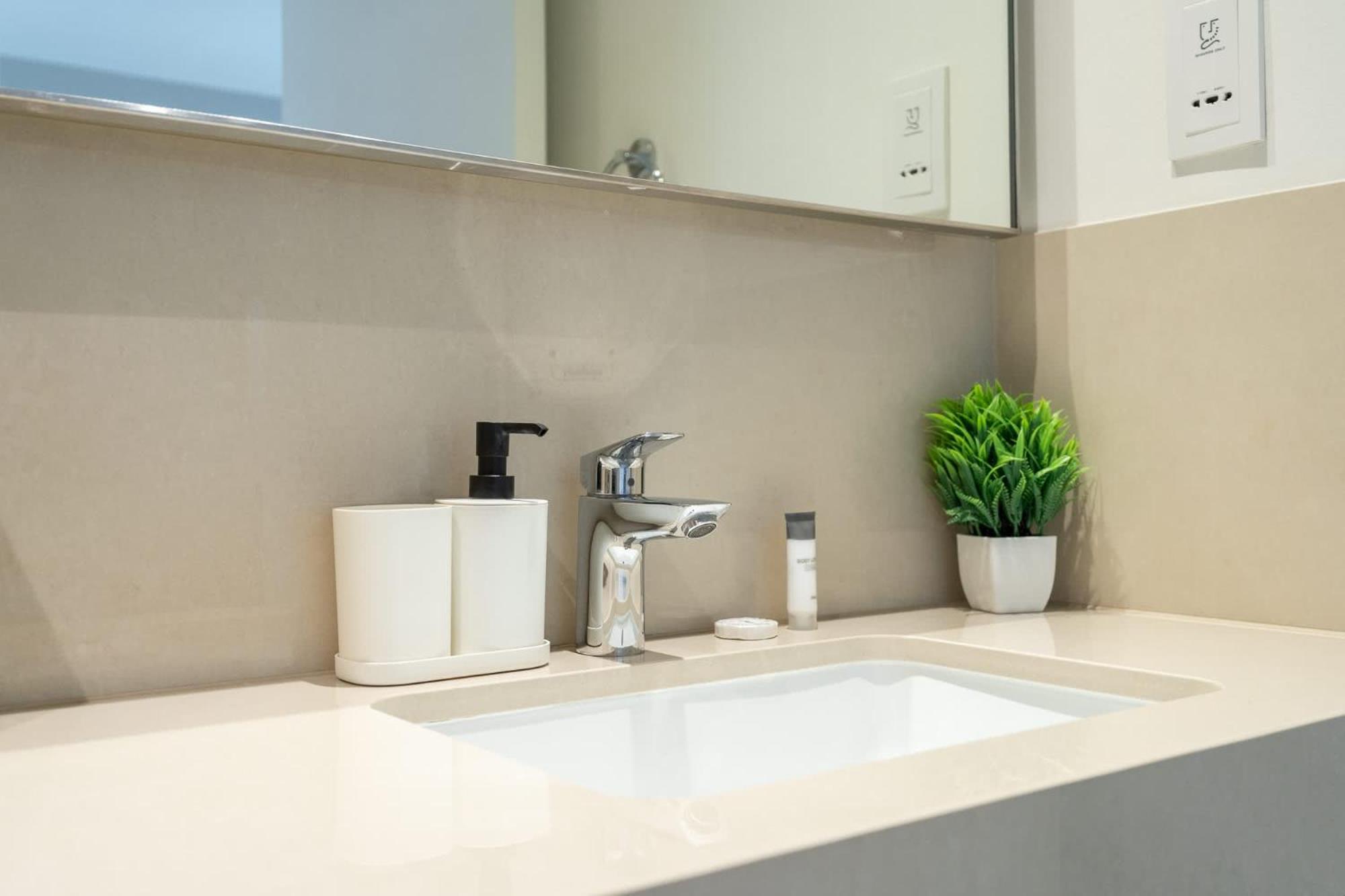 Modern 1-bedroom Perfect For Family In Downtown With Skyline Views Apartamento Dubái