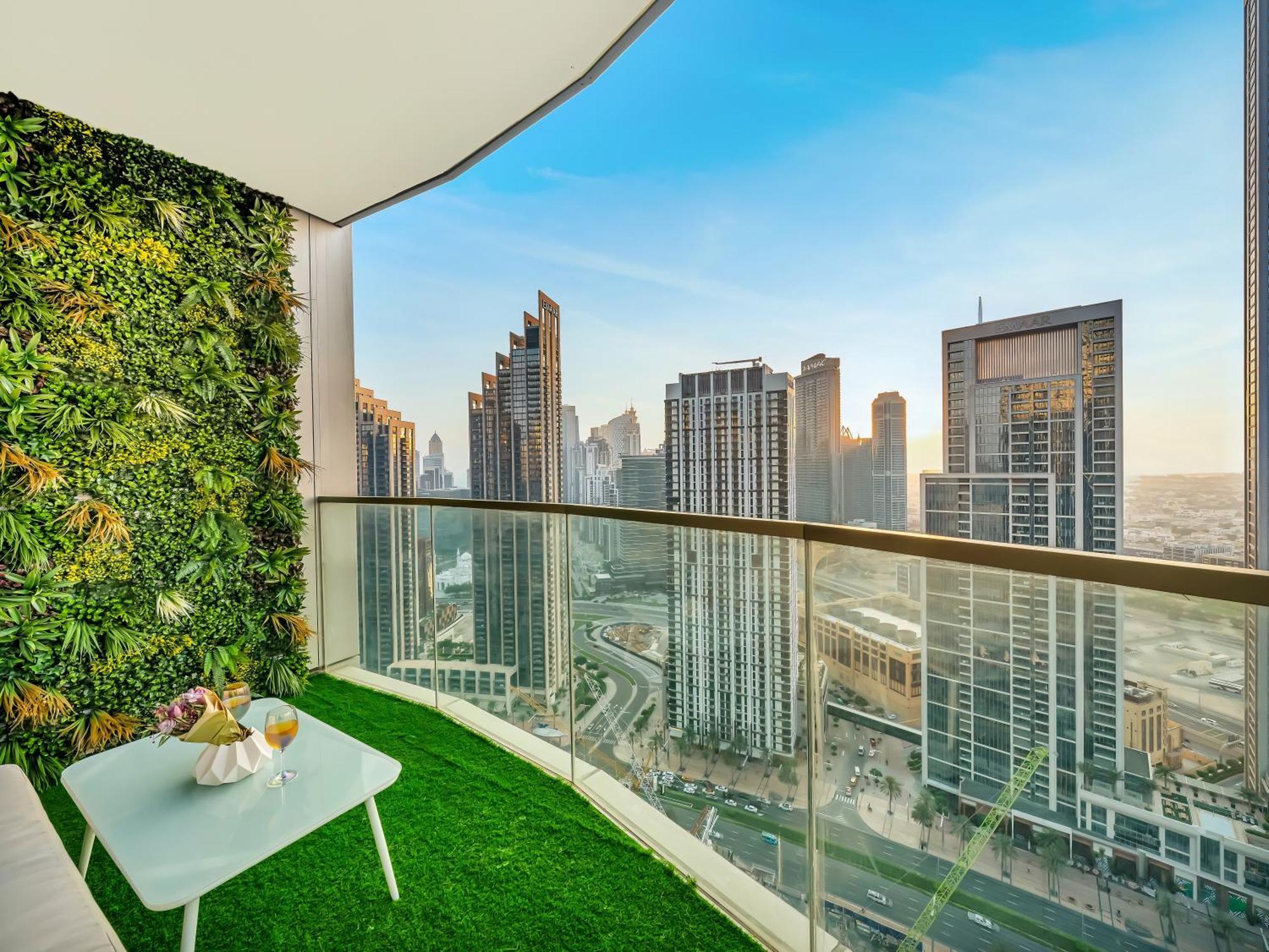 Grandeur 2 Bedroom I Burj Khalifa & Fountain Views I Free Parking, Gym, Pool, Wi-fi & Ps5 I By Skyline Serenity Dubái