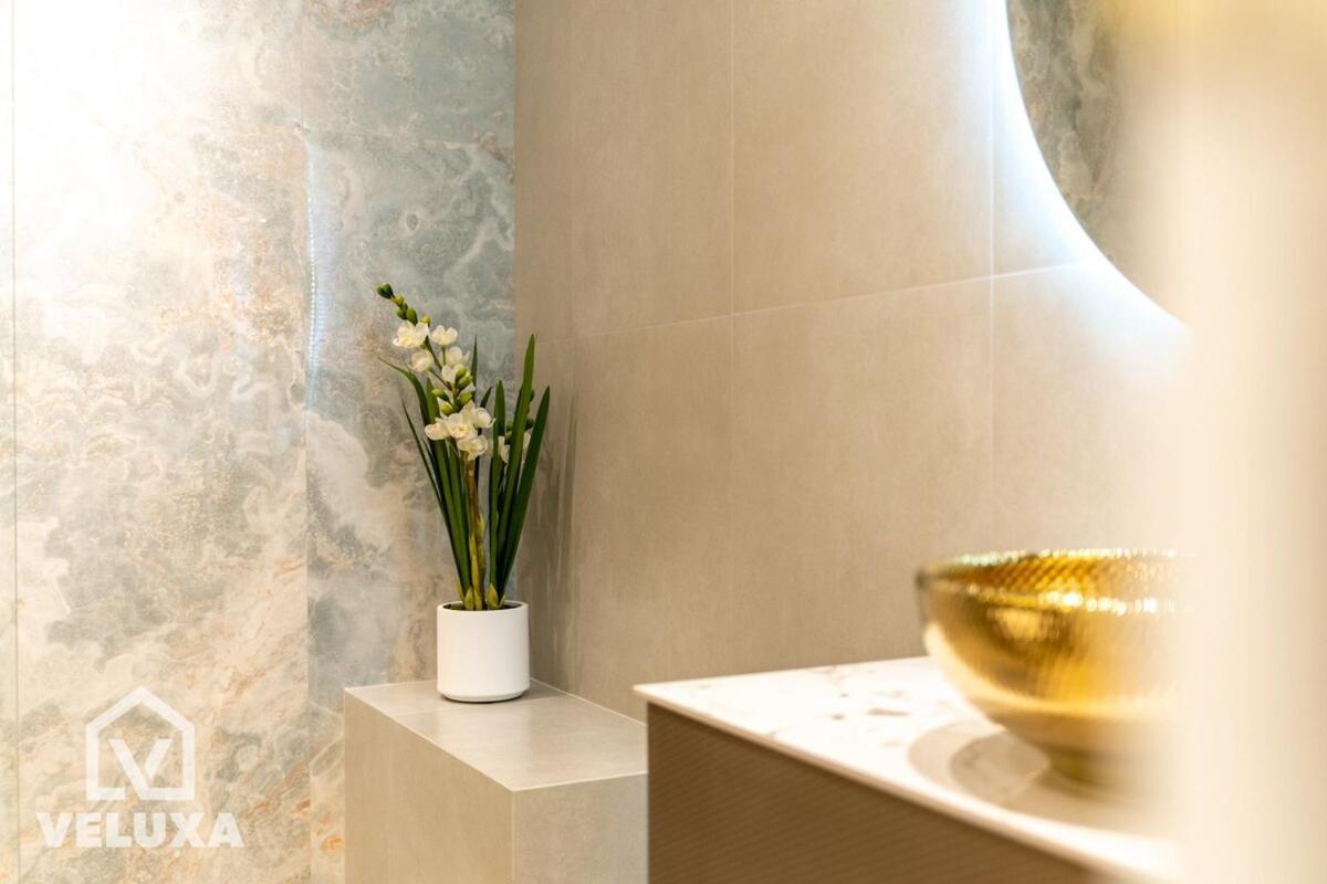 Lejlighed Veluxa-luxe 2bed 2 Min Walk To Mall Dubai