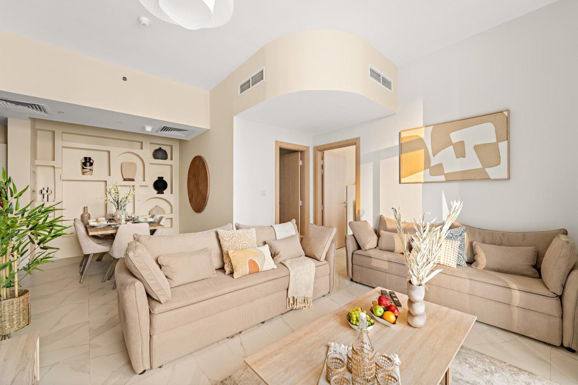 Stunning Waterfront Burj Views With Pool & Gym, Sleeps 6 Dubai