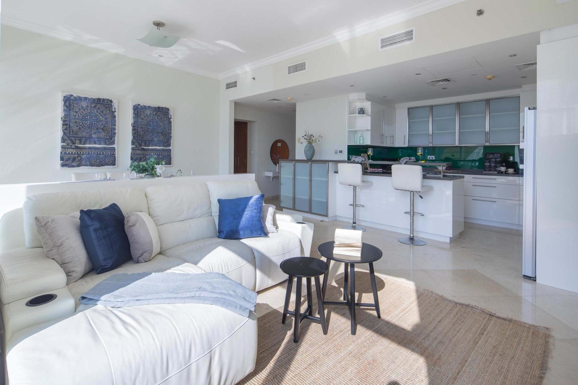 Frank Porter - Dorra Bay Apartment *