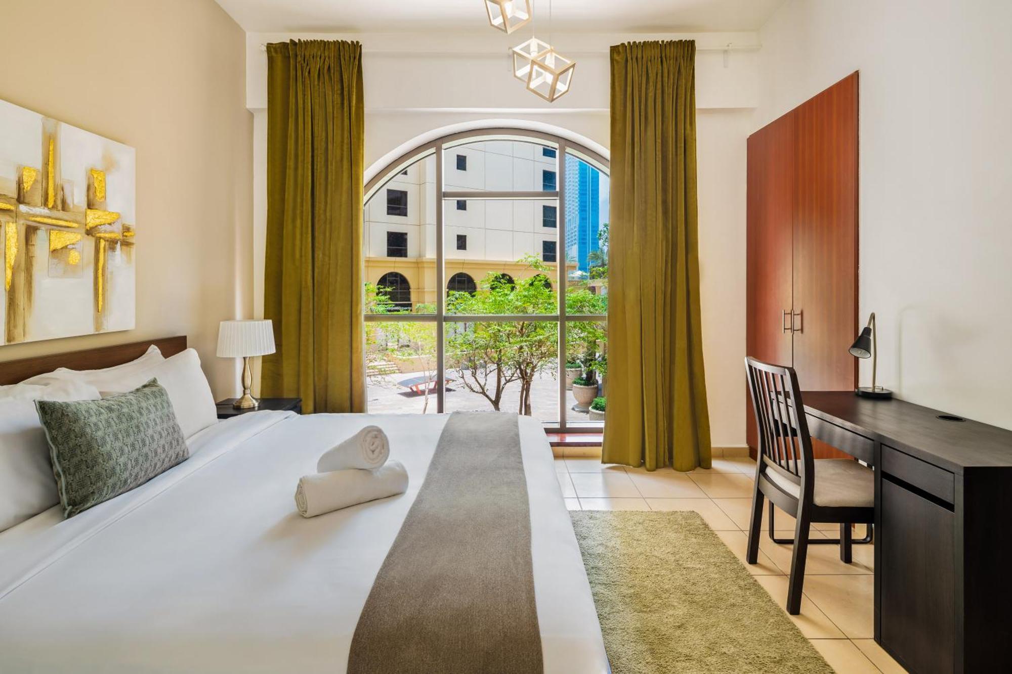 Cosy 4br On Jbr - Close To Shops & Dining, Perfect For Families & Groups - By Sunkissed Homes