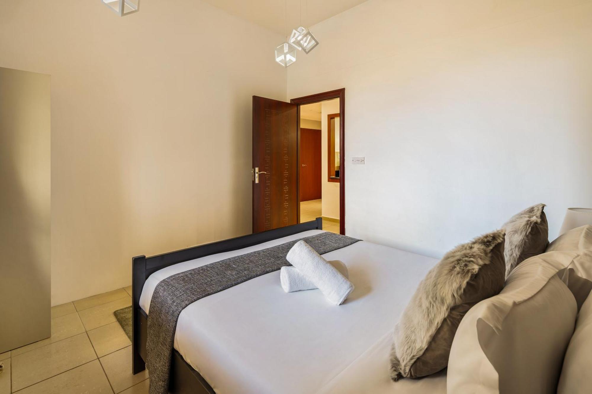 Cosy 4br On Jbr - Close To Shops & Dining, Perfect For Families & Groups - By Sunkissed Homes