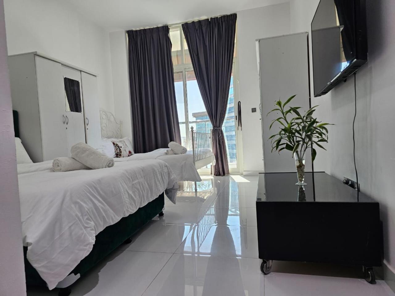 Silicon Oasis Staycation Apartment *