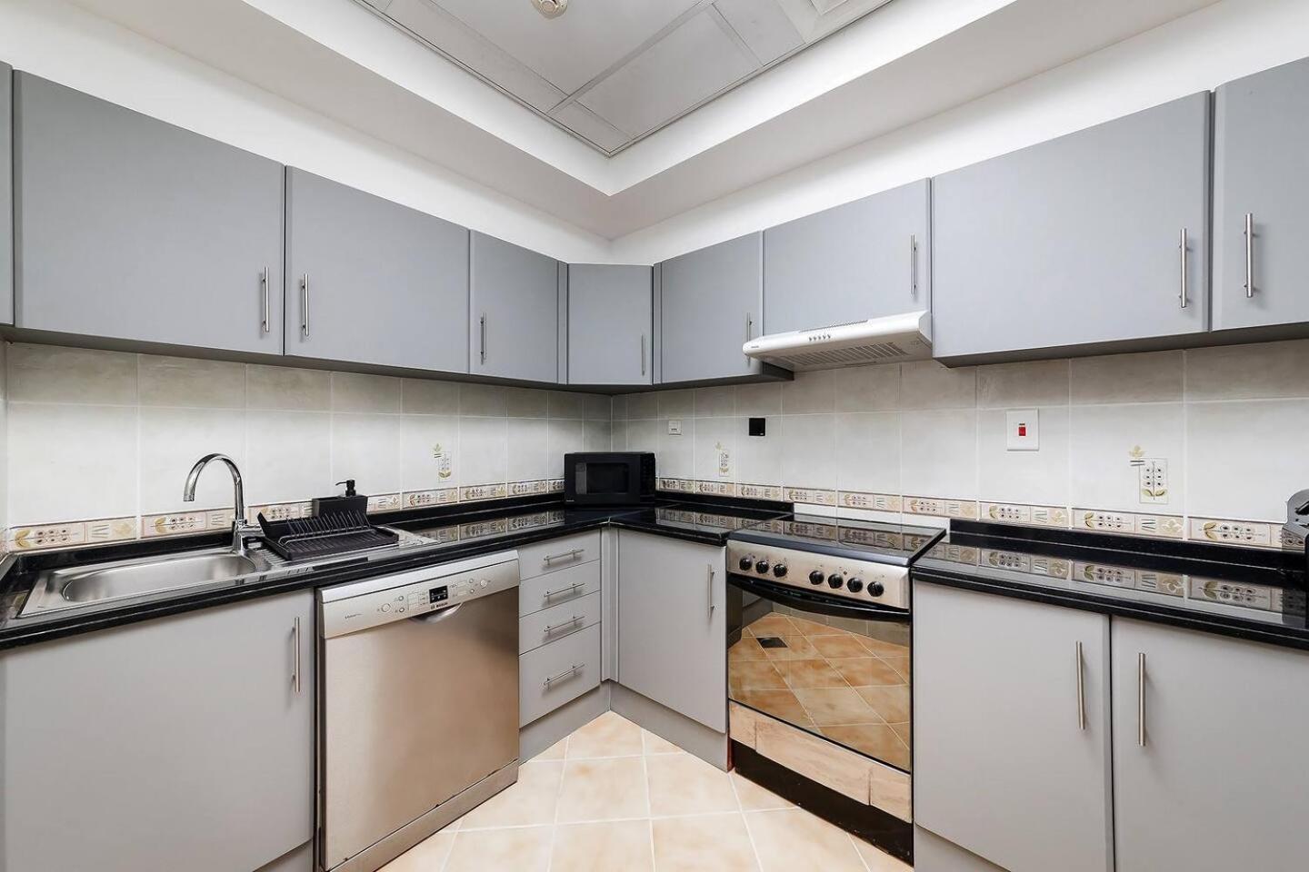 Short Walk To Marina & Jbr 1bhk Pool & Gym * Dubai