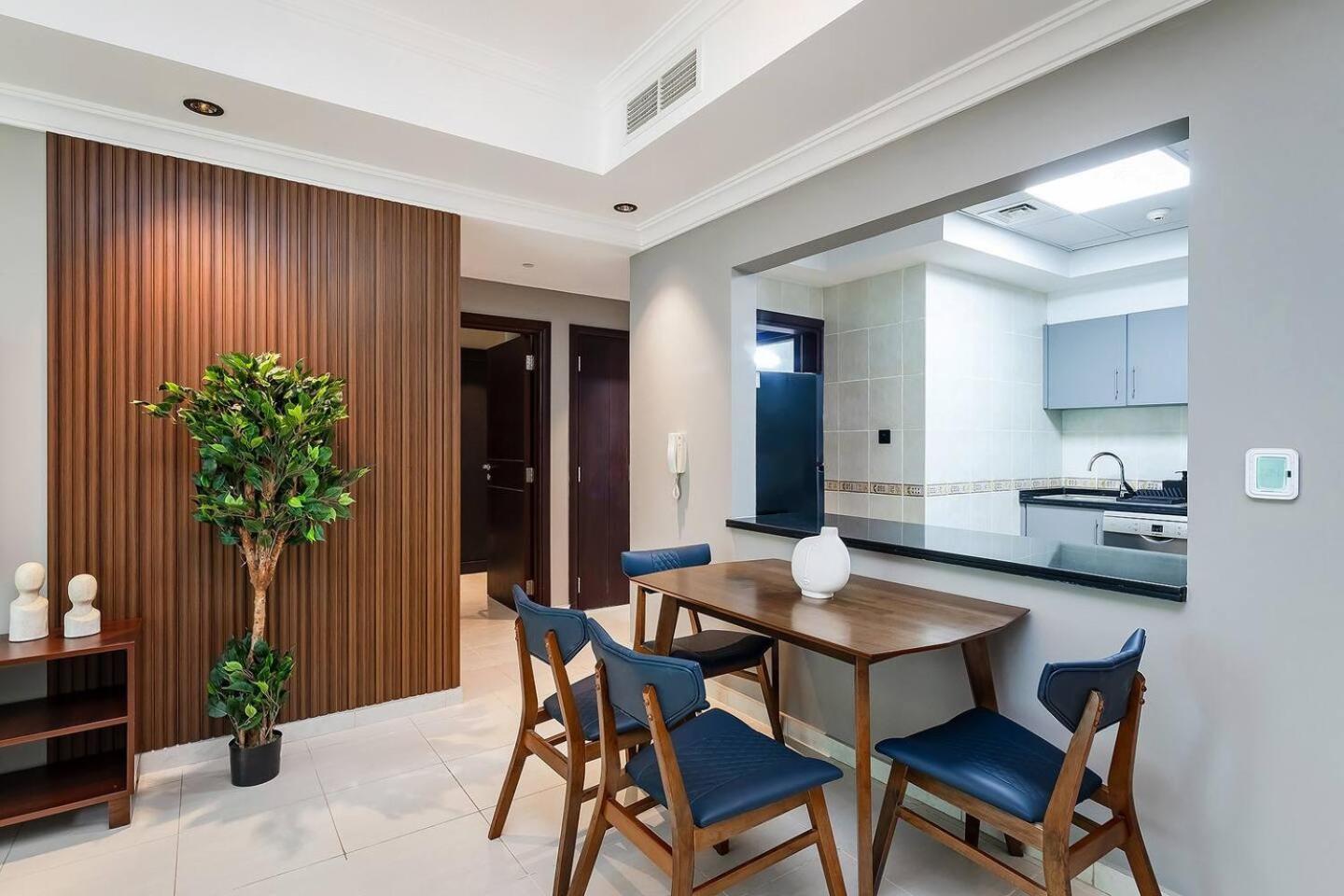 Short Walk To Marina & Jbr 1bhk Pool & Gym Apartment Dubai