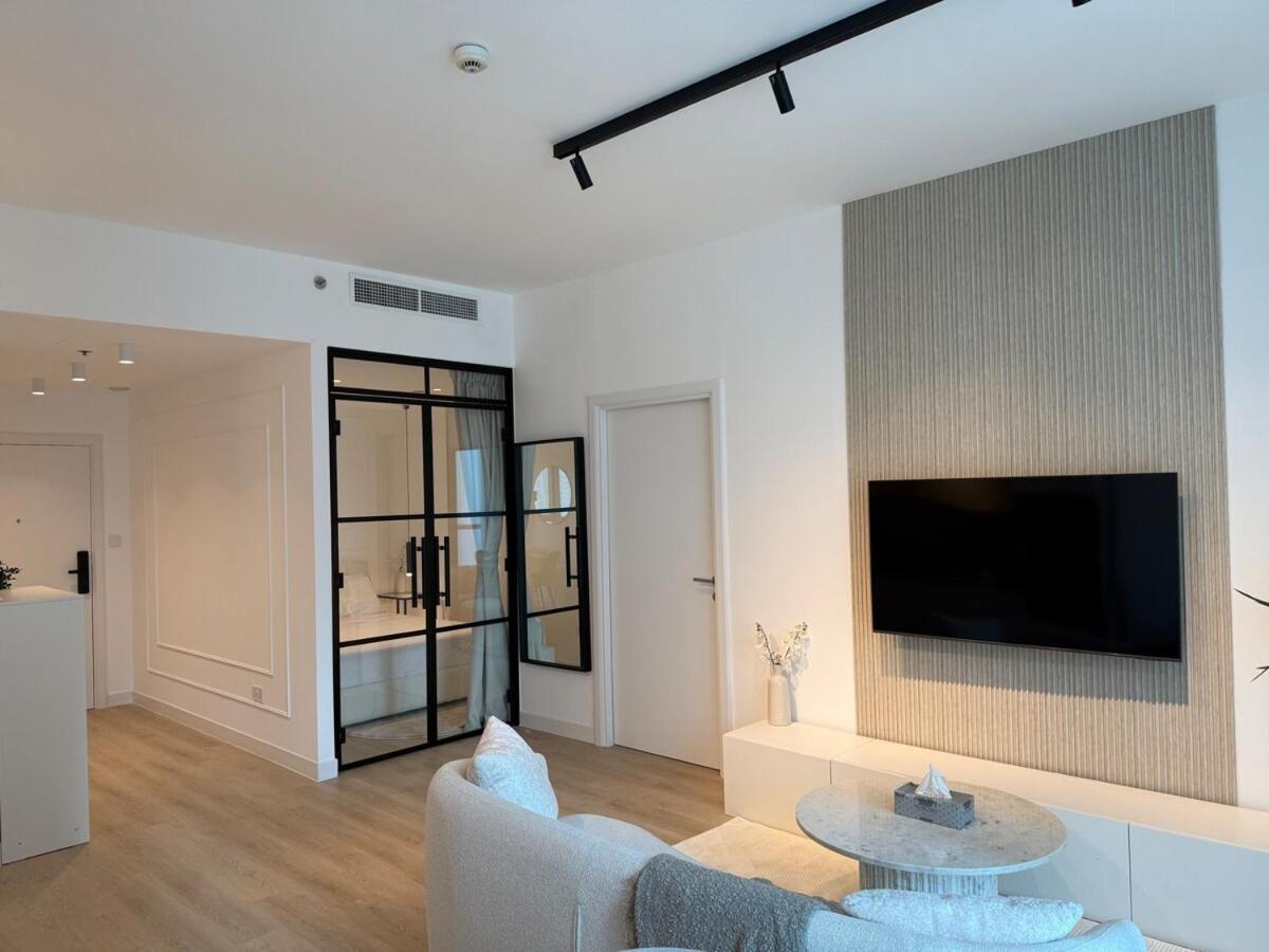 Cozy And Modern Two Bedroom In Marina Apartamento