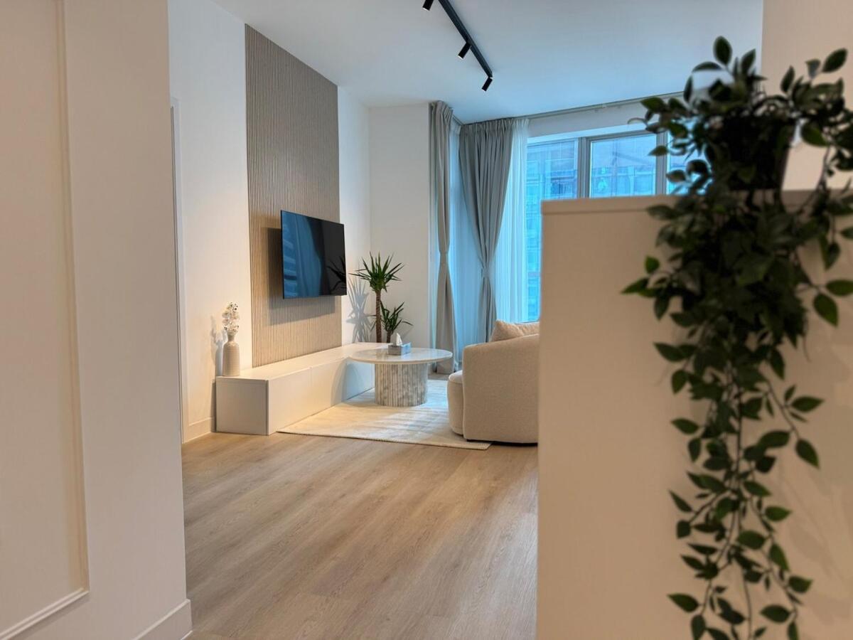 Cozy And Modern Two Bedroom In Marina