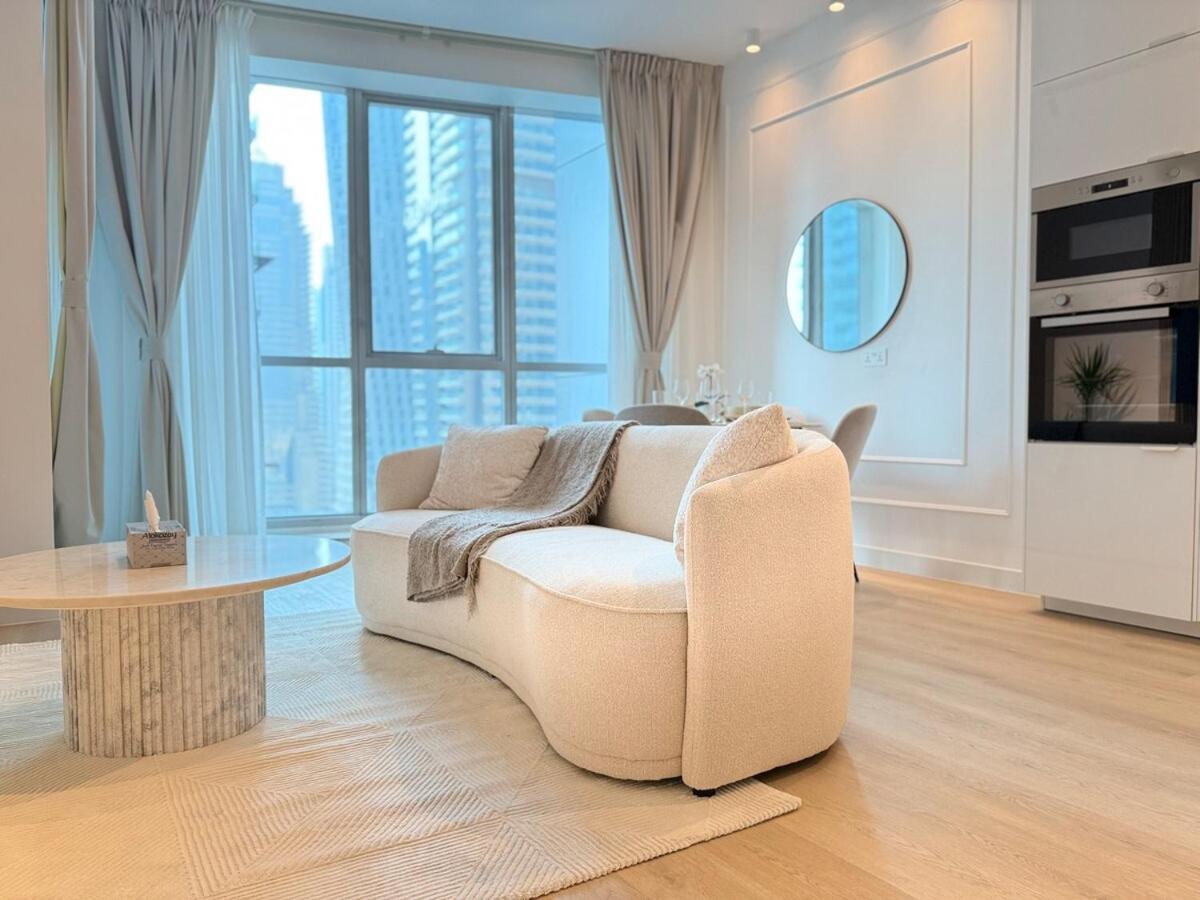 Cozy And Modern Two Bedroom In Marina