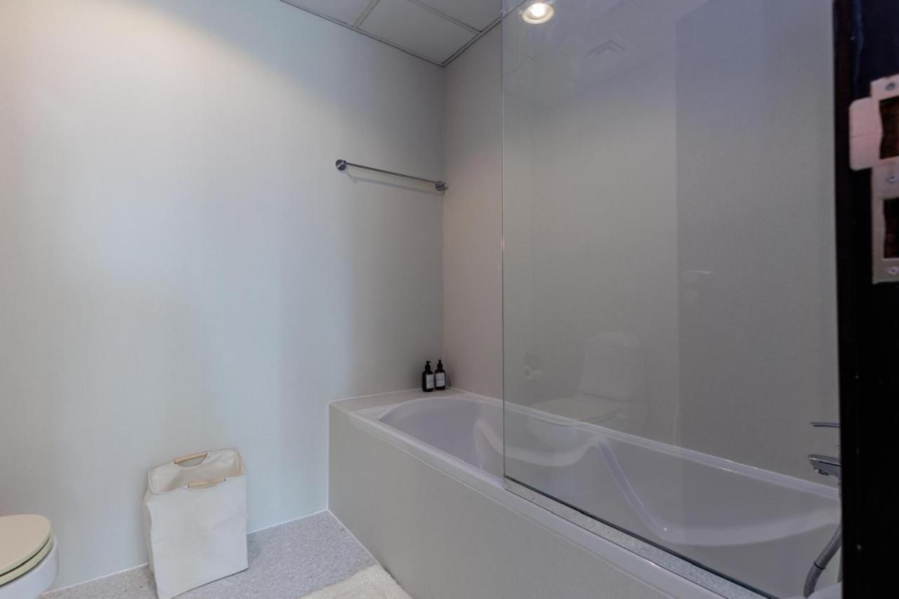 Waterfront Flat Stunning View Sleeps 6 Apartment