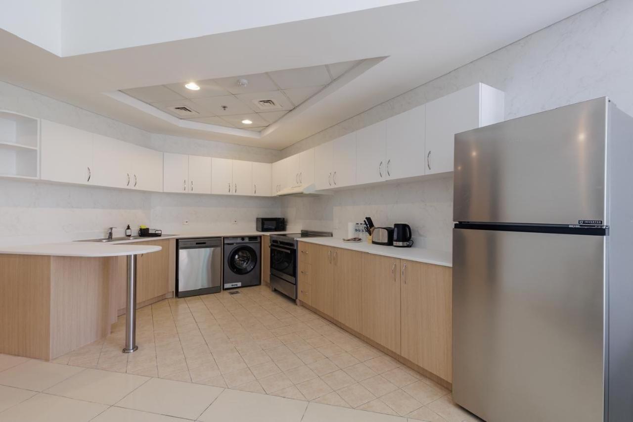 Apartment Waterfront Flat Stunning View Sleeps 6 Dubai