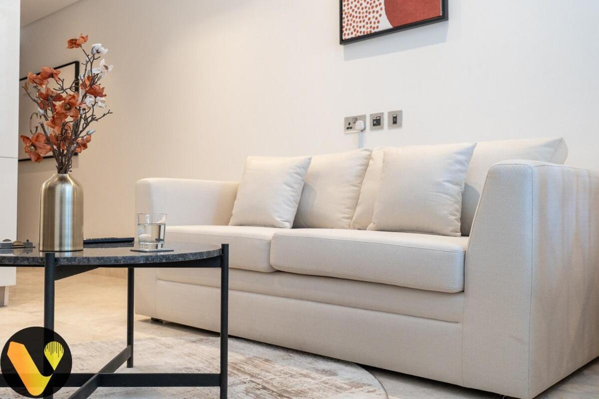 Vogue The Sterling By Omniyat With Balcony Walkable To Burj Khalifa And The Mall Apartemen Dubai