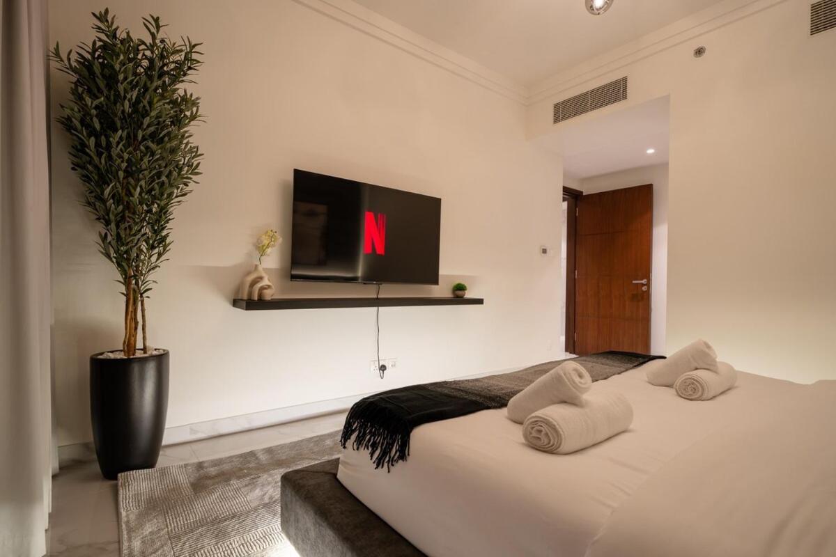 Appartement Stunning Luxurious 4br With Burj Khalifa View And Mall Tunnel Access Dubaï