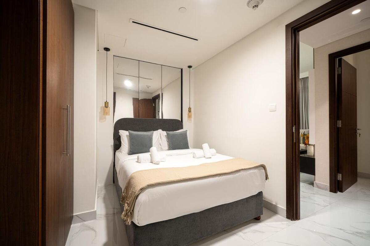 Stunning Luxurious 4br With Burj Khalifa View And Mall Tunnel Access