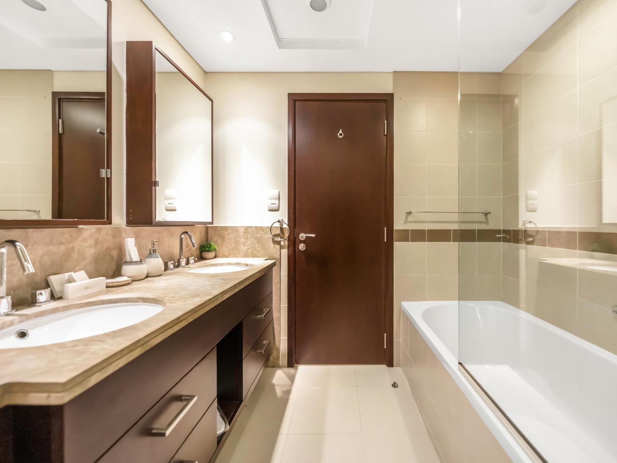 2br With Mini-golf In Dt With Partial Burj Khalifa View Apartament *