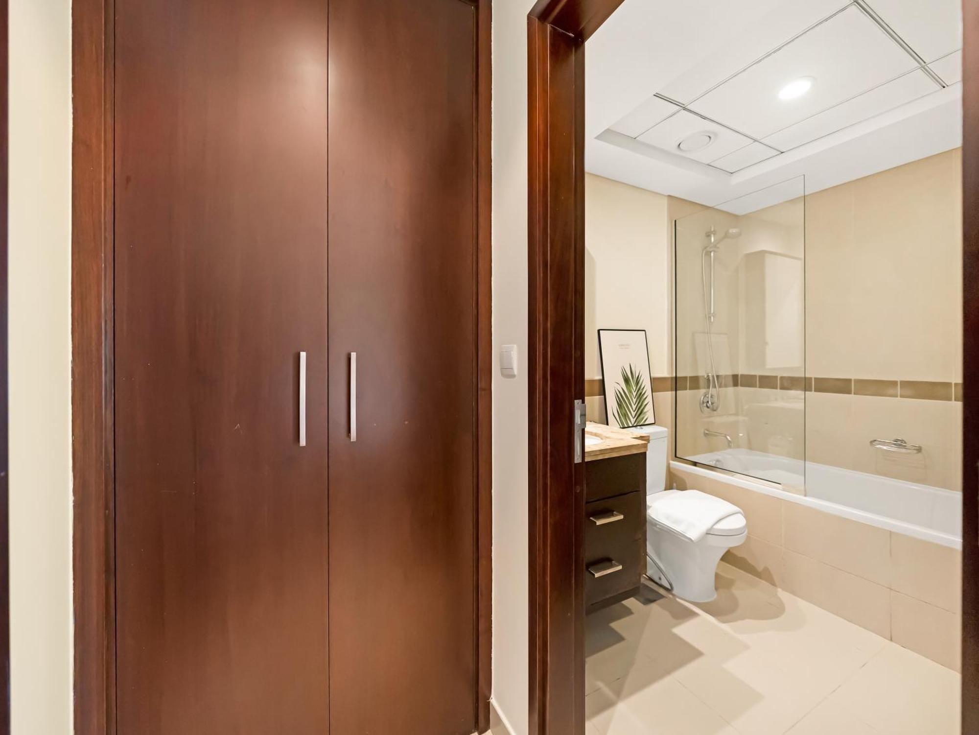2br With Mini-golf In Dt With Partial Burj Khalifa View Apartament