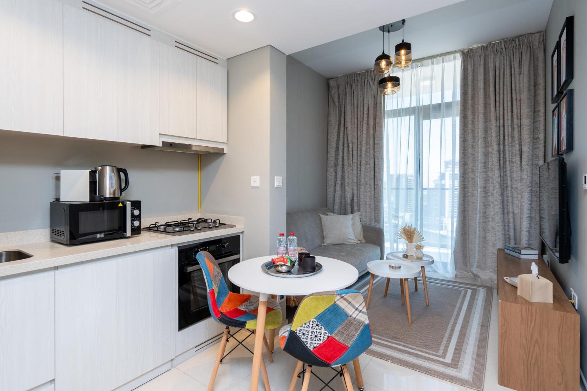 Keyrock Living - Lakeview Escape In Business Bay Appartement Dubaï