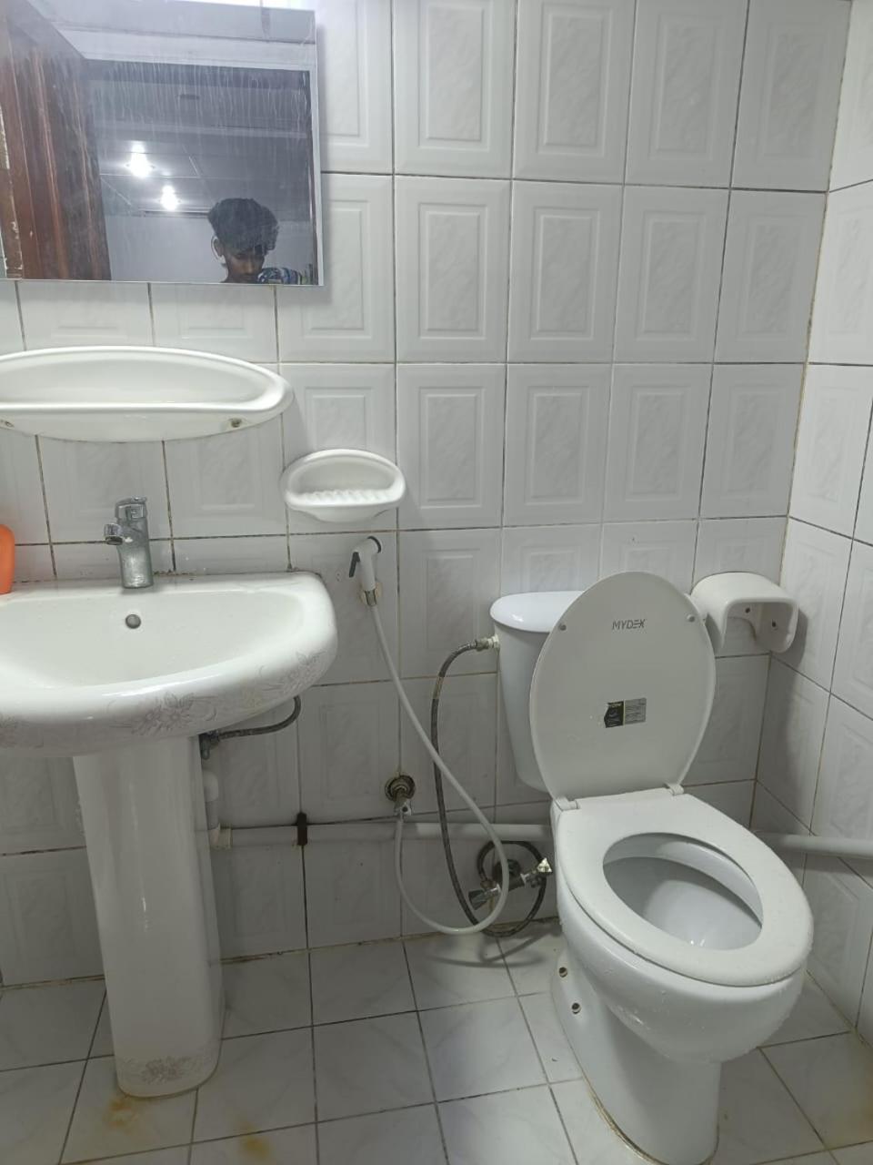 Decent Unisex Private In Rolla Street Bur *