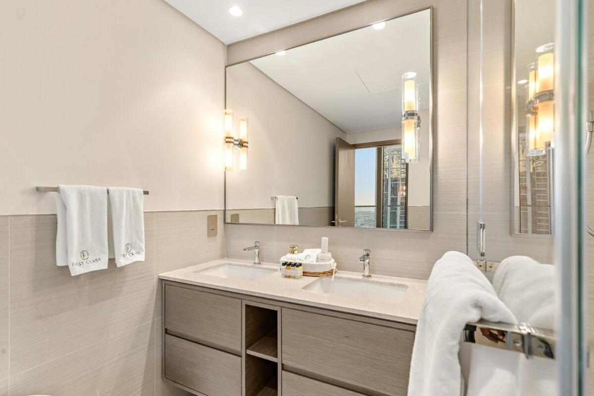 First Class 2br Luxurious Burj Khalifa View *