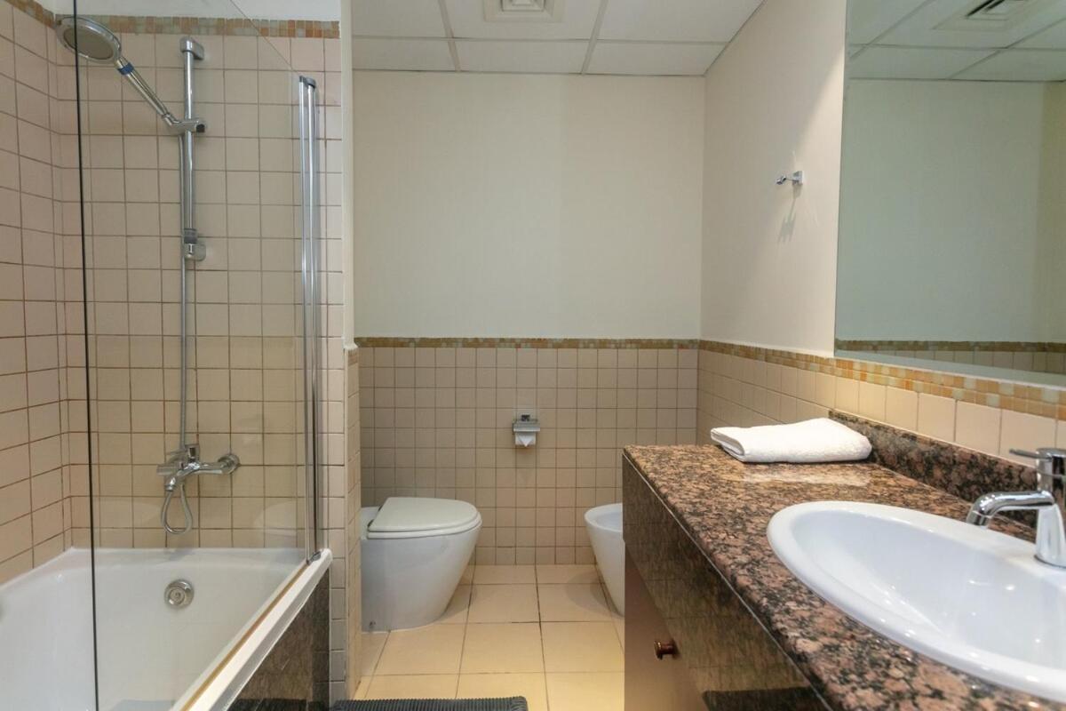 Stylish Jbr Apartment, Steps From The Appartement Dubaï
