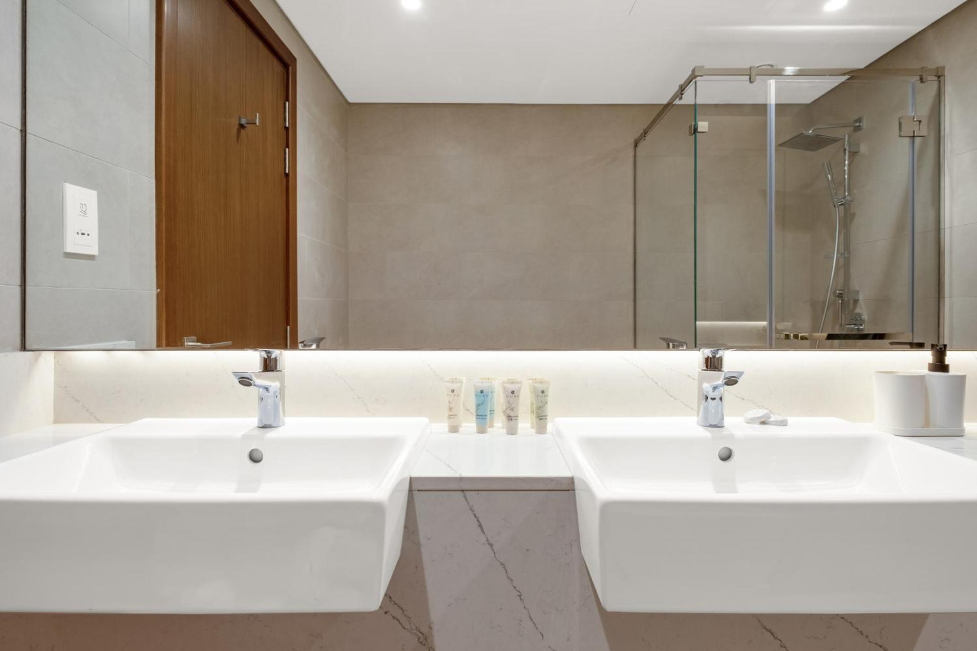 Appartement Canalfront - Location Up To 7 Guests Dubaï