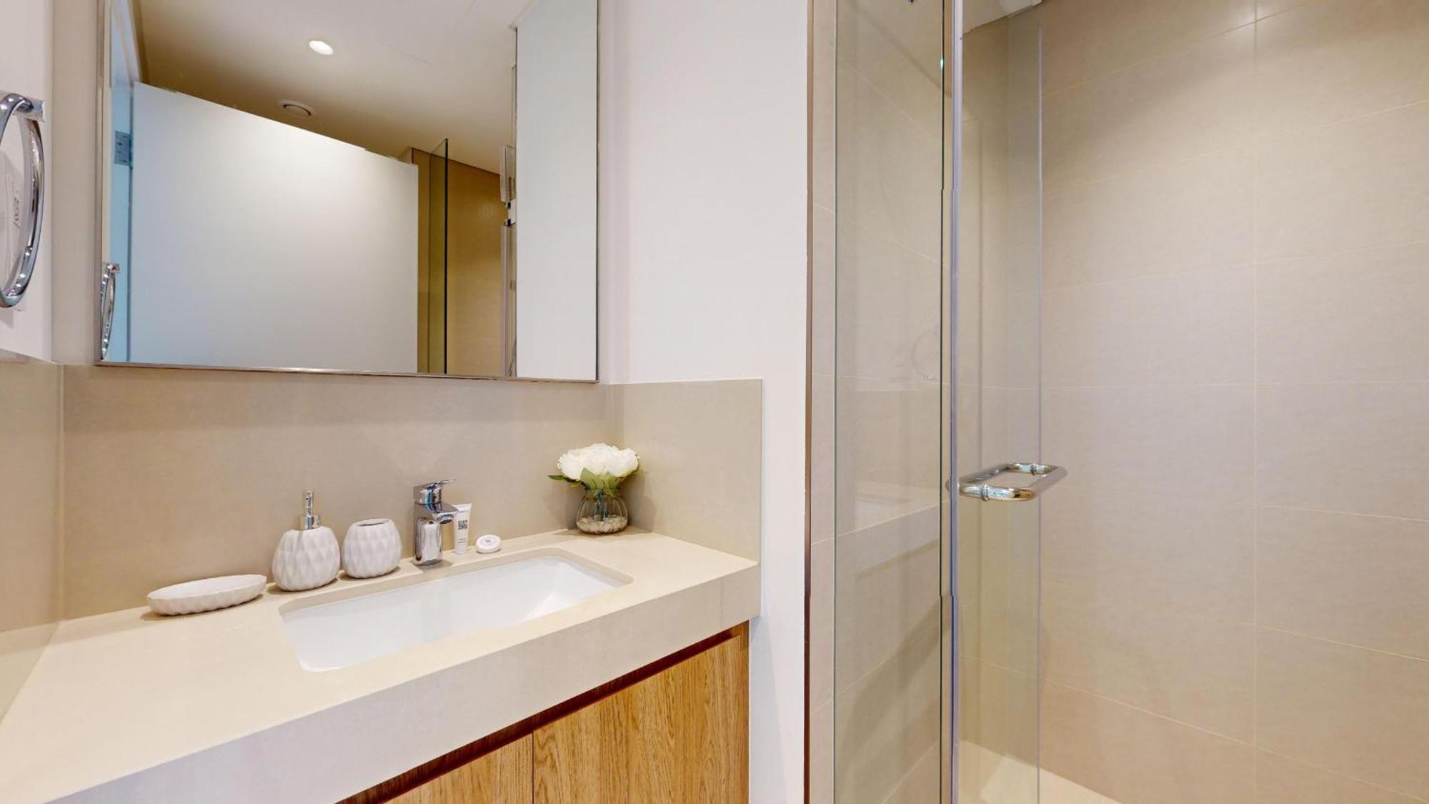 With 2 Bedroom In Financial Center Rd 109 - *