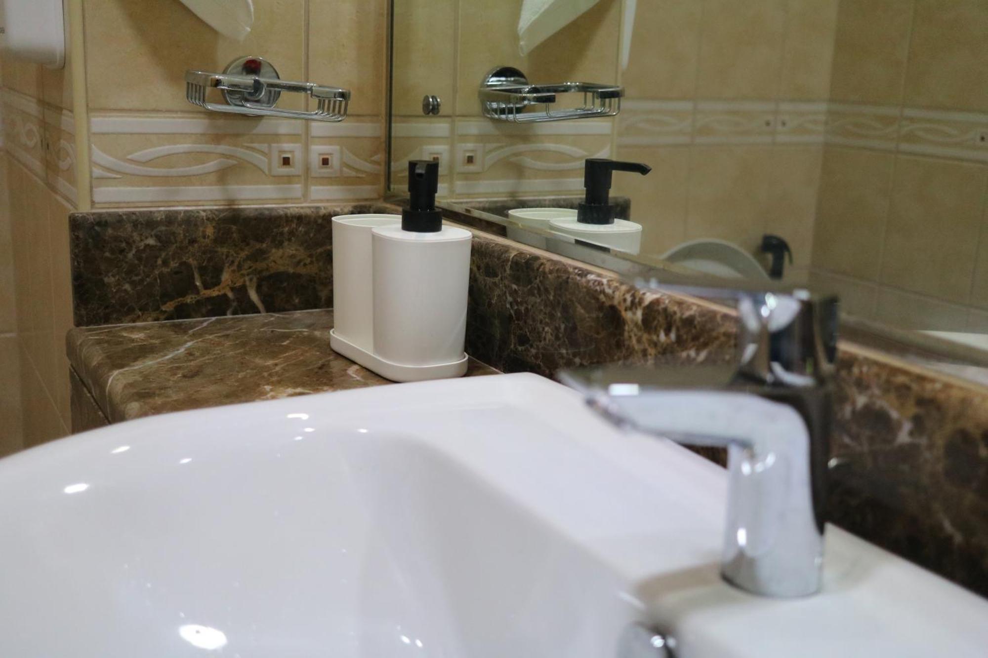 Universe 7020 Homestay Dubai