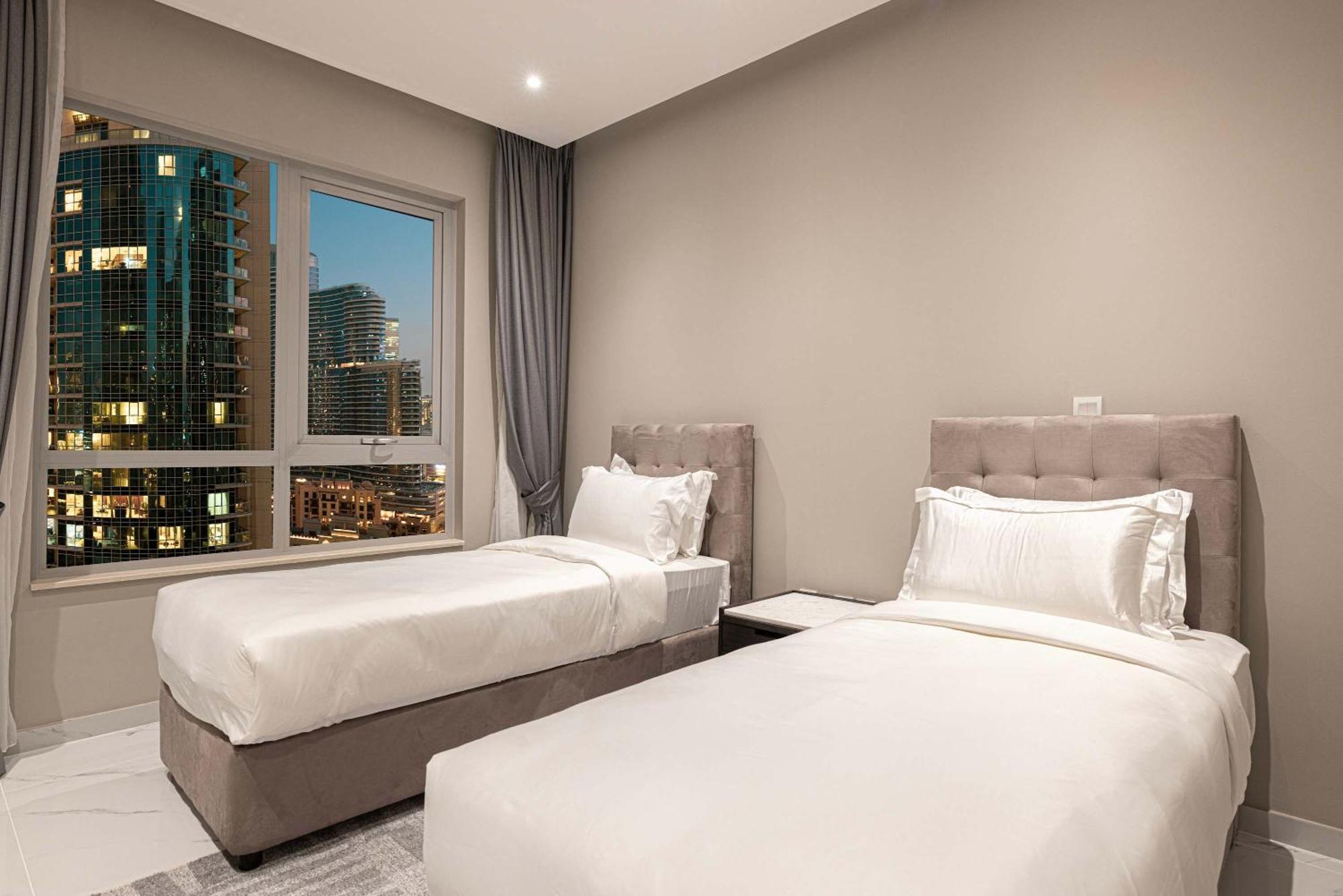 Downtown Sanctuary Iconic Burj Views & Luxury Living Dubái