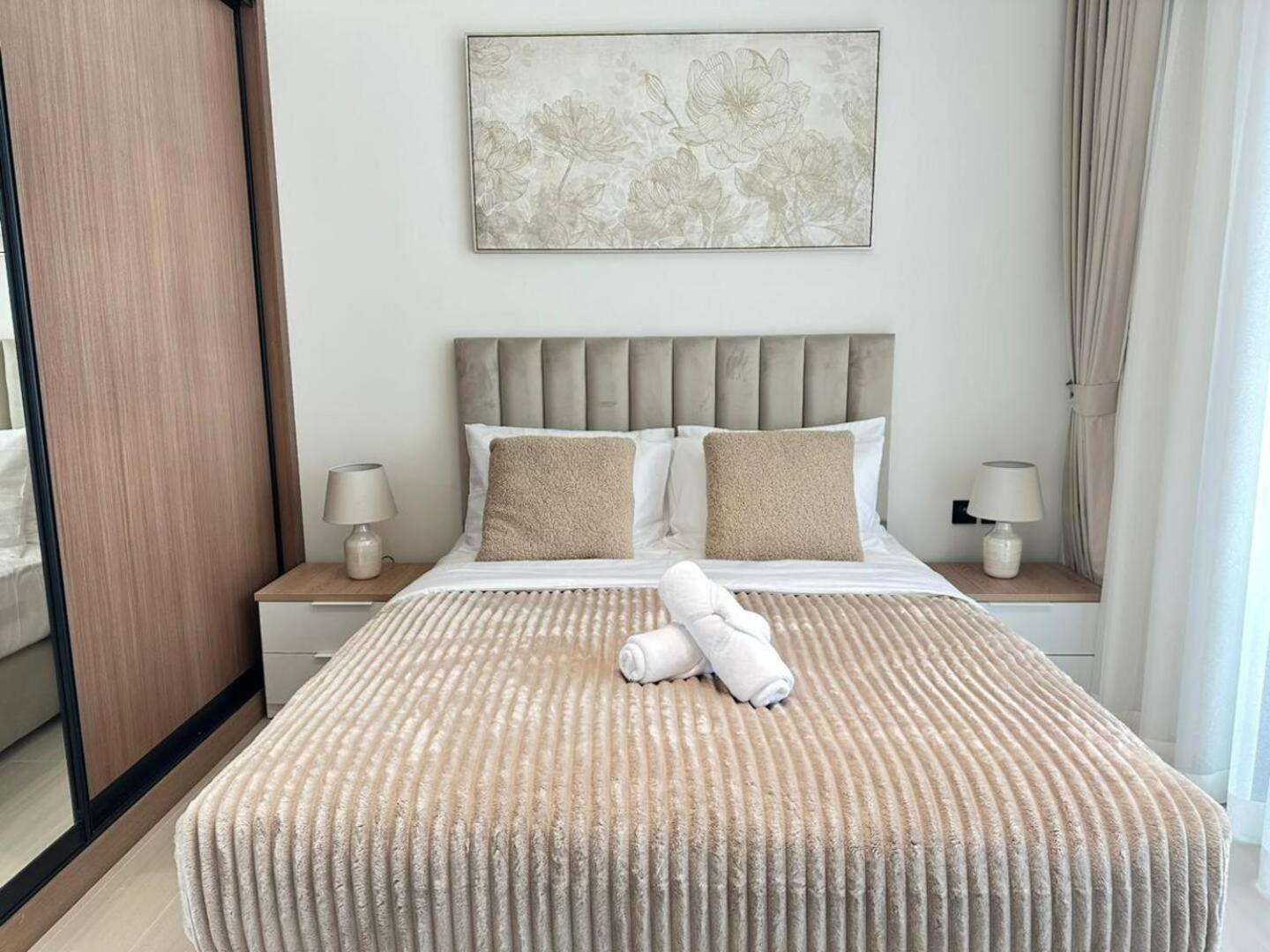 Comfortable 1Br Jvc Balcony Parking Lejlighed *