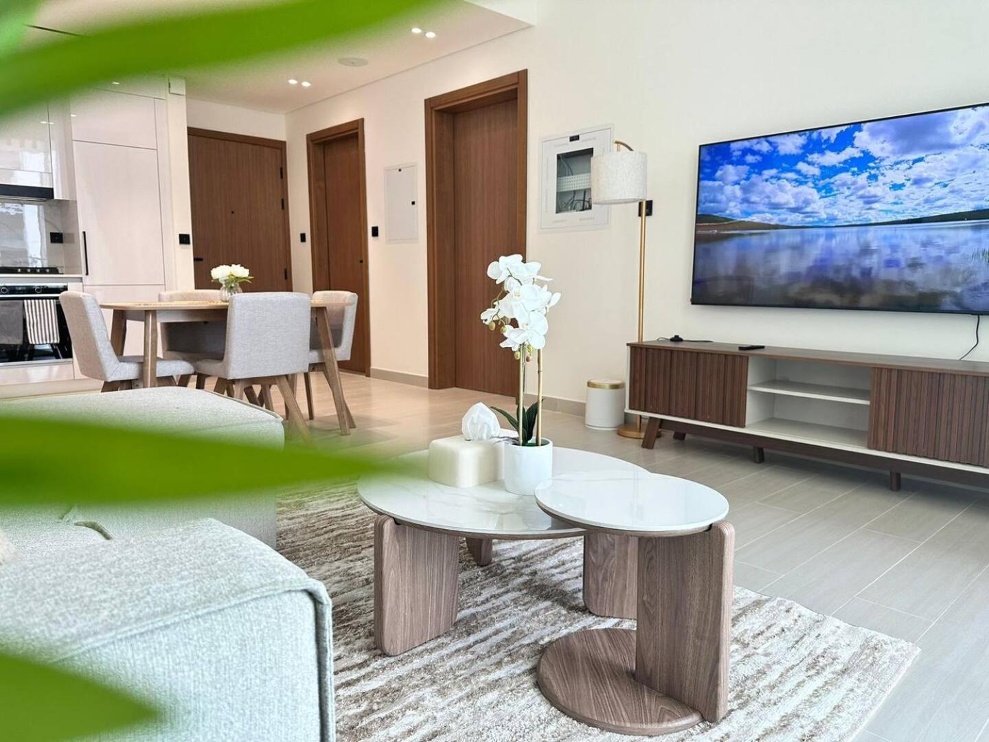 Comfortable 1Br Jvc Balcony Parking Lejlighed