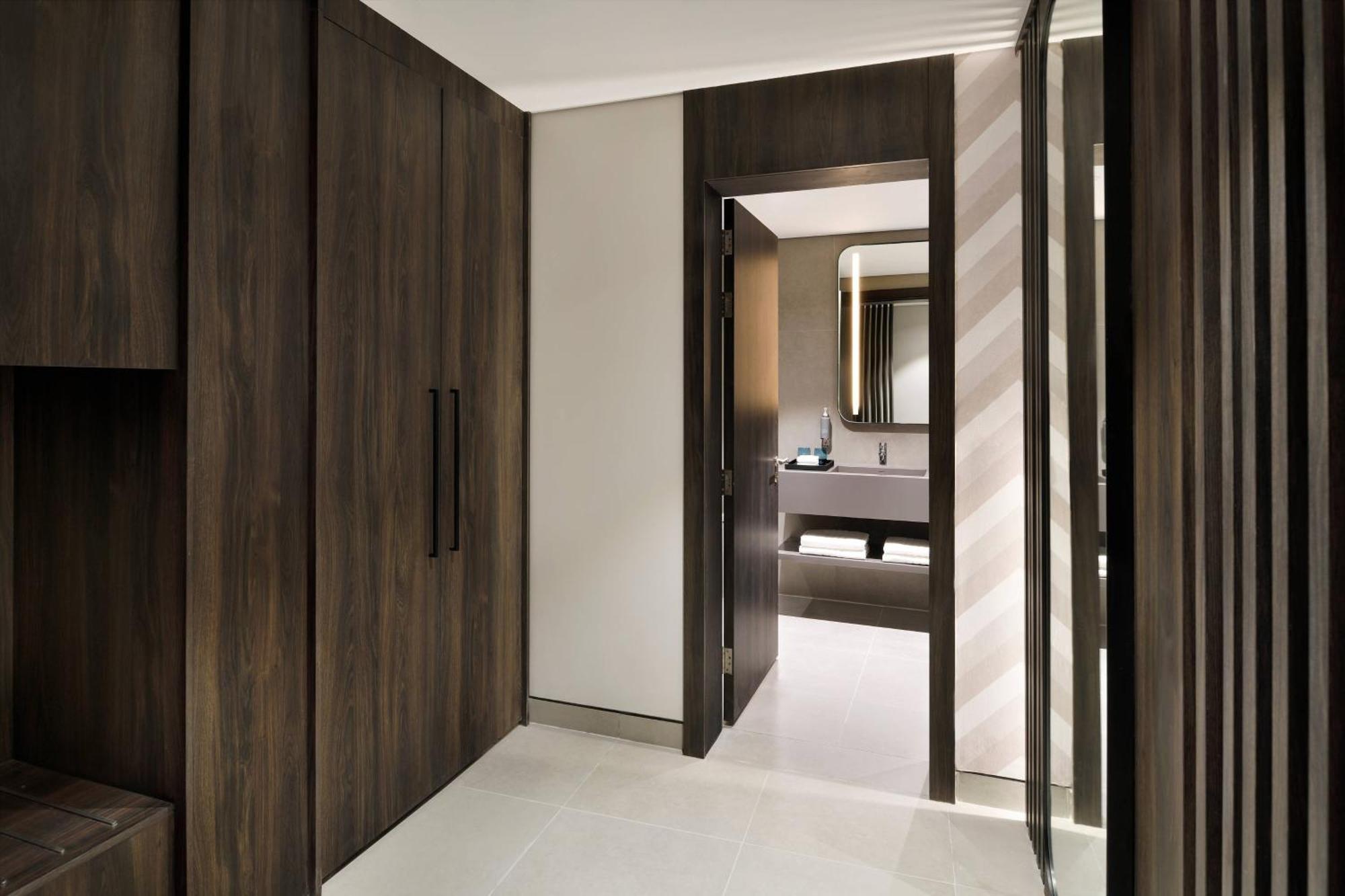 Courtyard By Marriott World Trade Centre, 4*