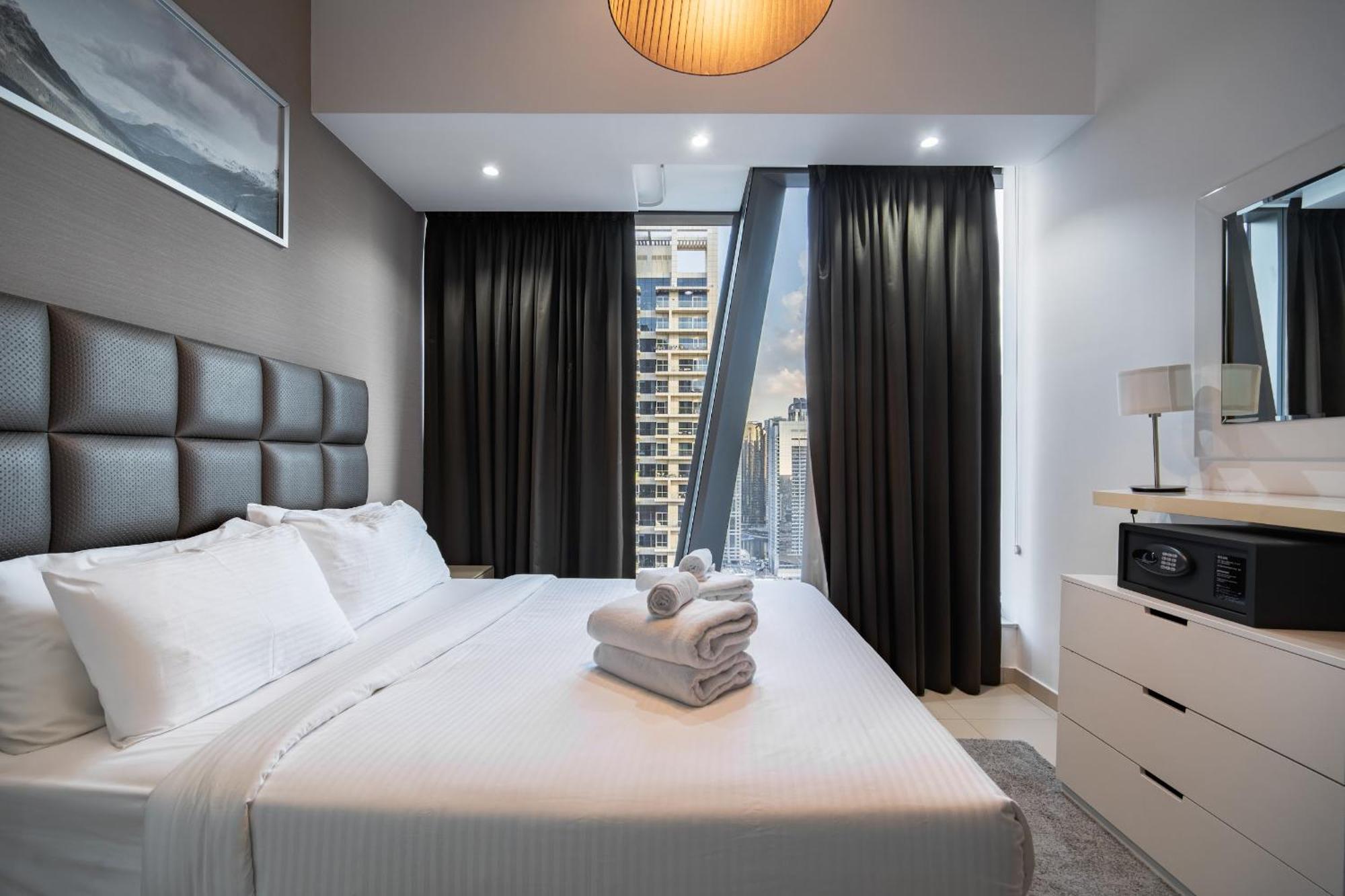 Silverene Tower, 28th-floor Marina View, Walk To Appartement