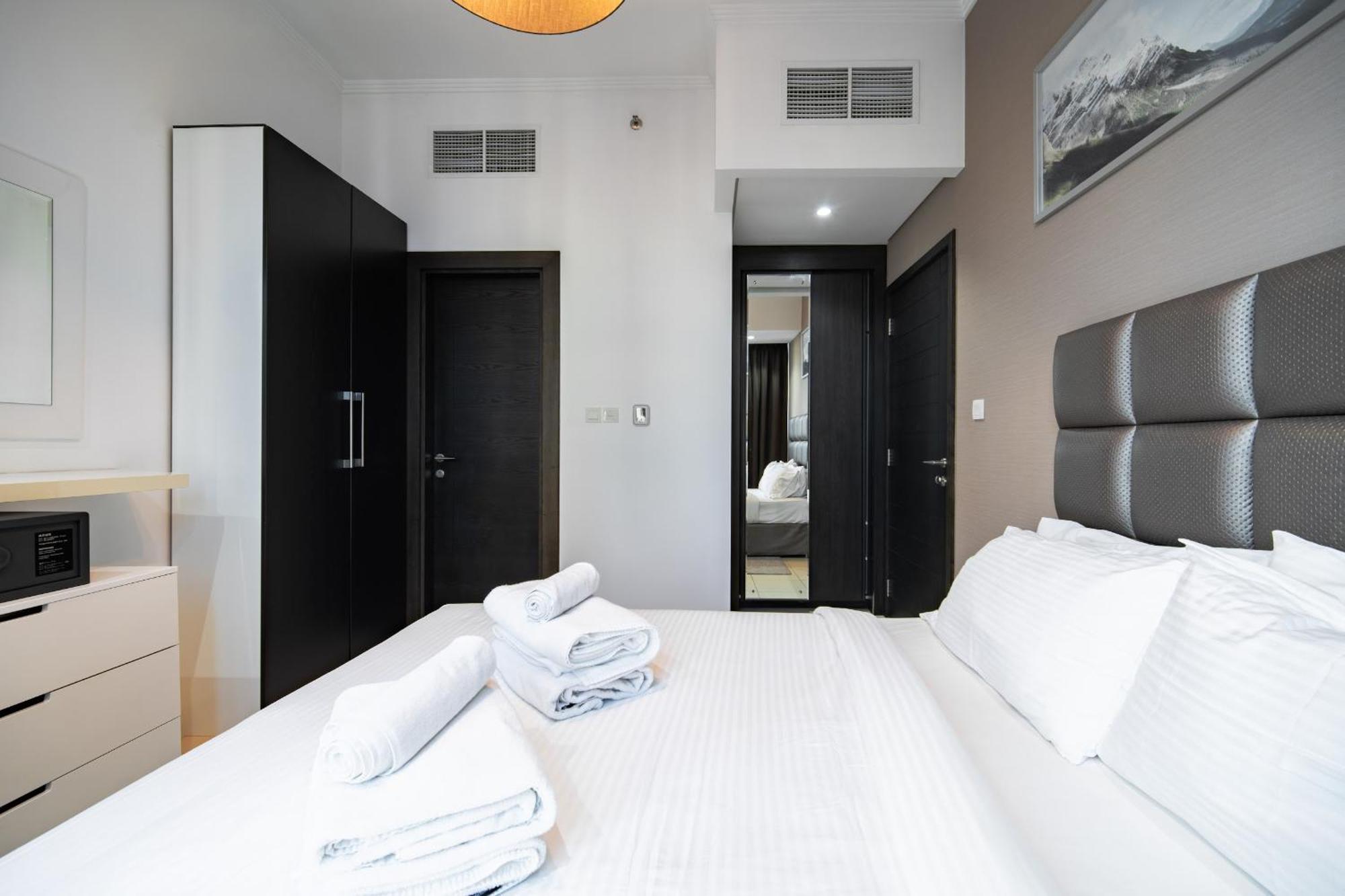 Appartement Silverene Tower, 28th-floor Marina View, Walk To *